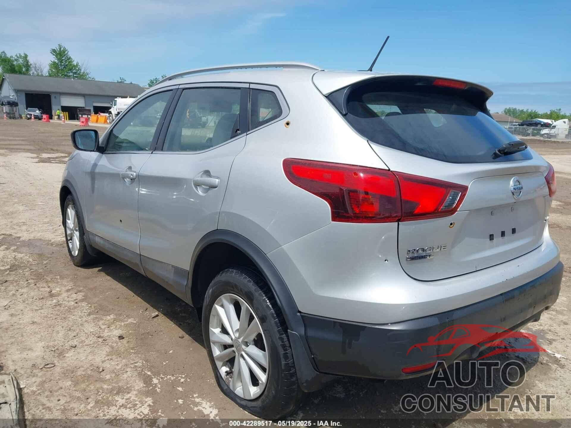 NISSAN ROGUE SPORT 2018 - JN1BJ1CR8JW269015
