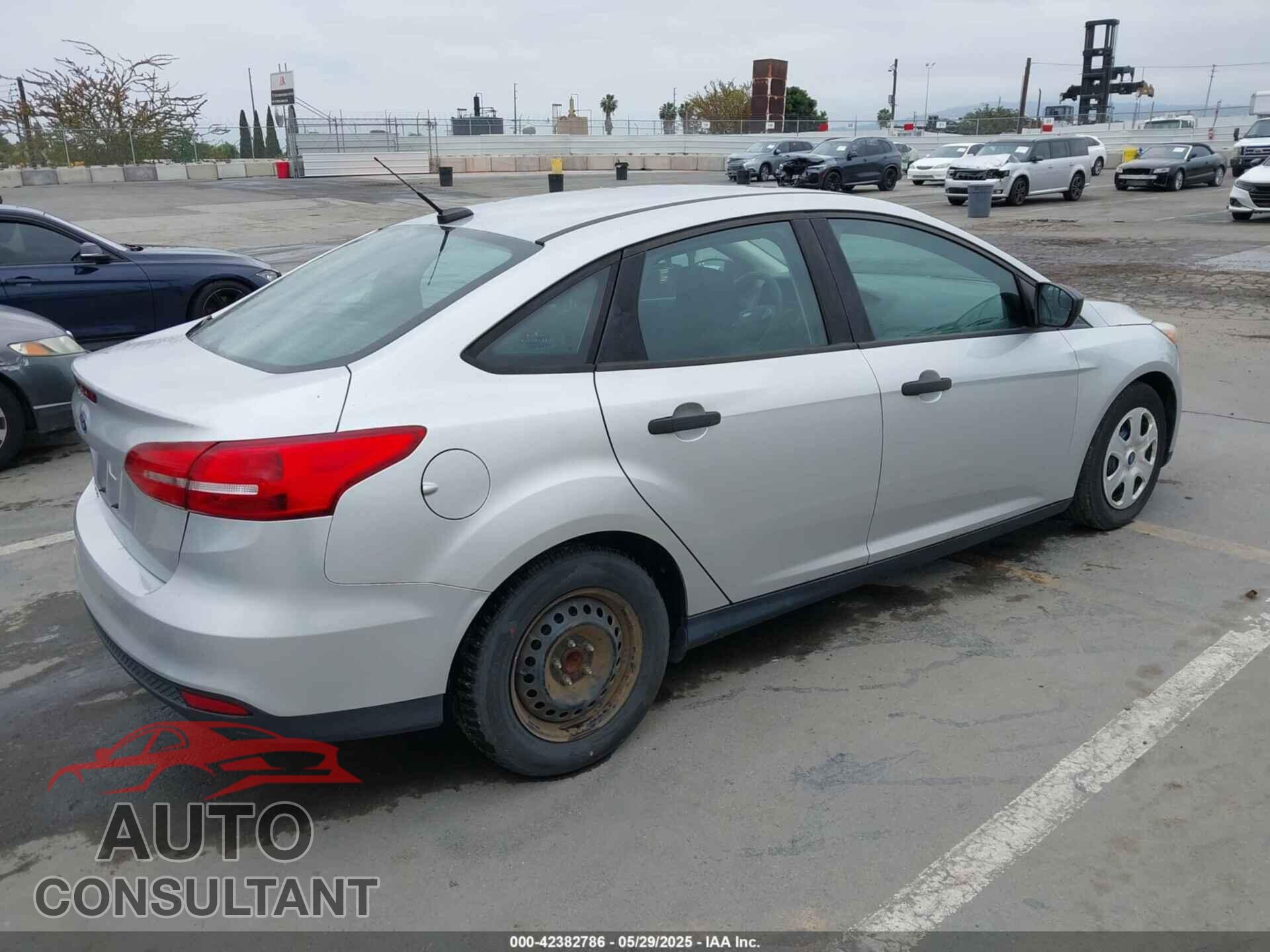 FORD FOCUS 2017 - 1FADP3E21HL336460