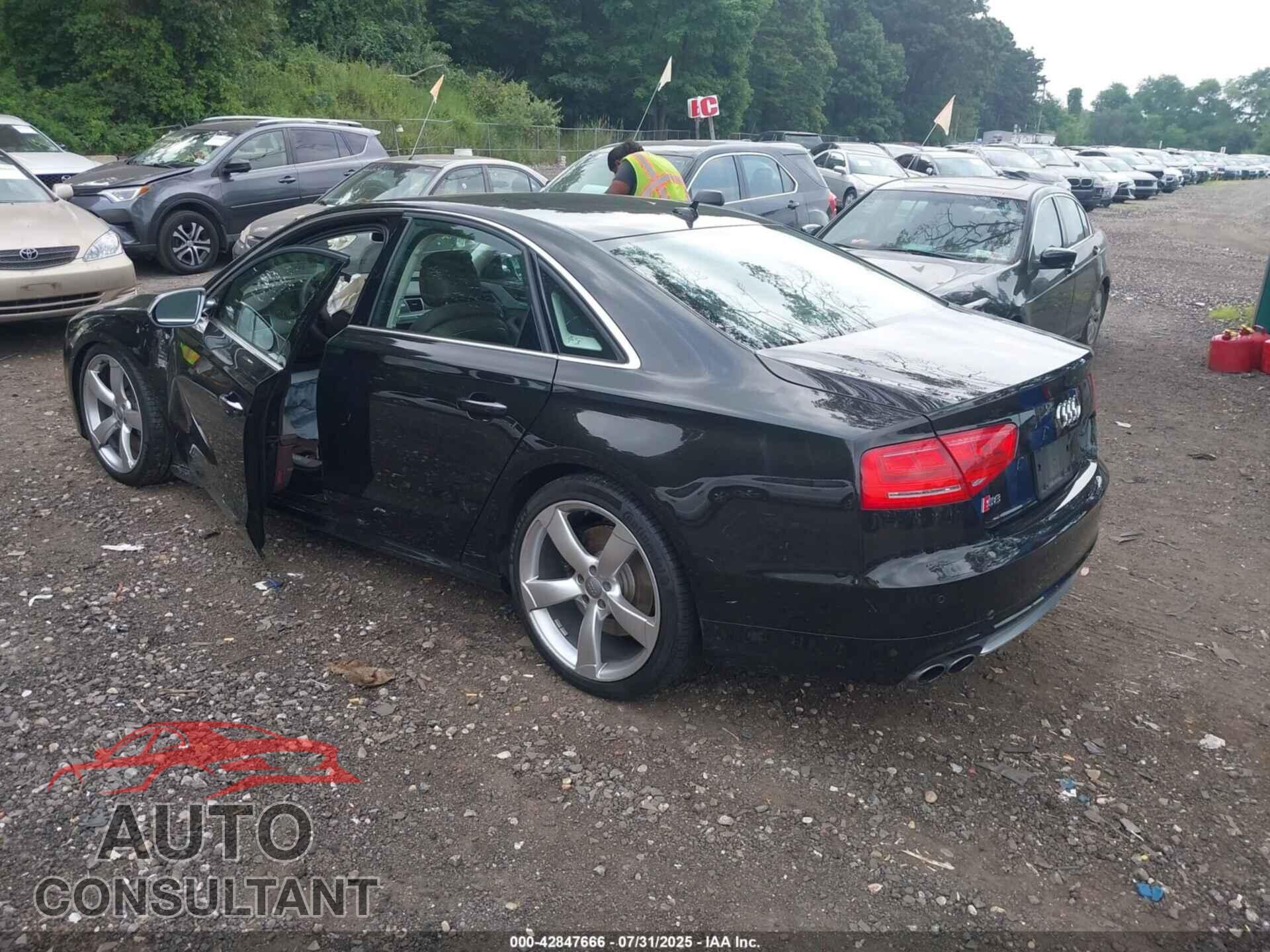 AUDI S8 2013 - WAUD2AFD9DN033113