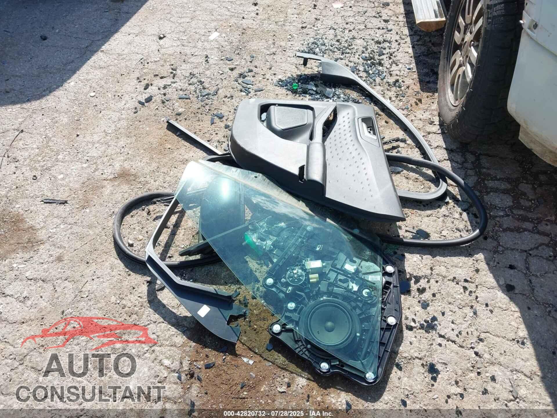 FORD ESCAPE 2020 - 1FMCU0H65LUA76218
