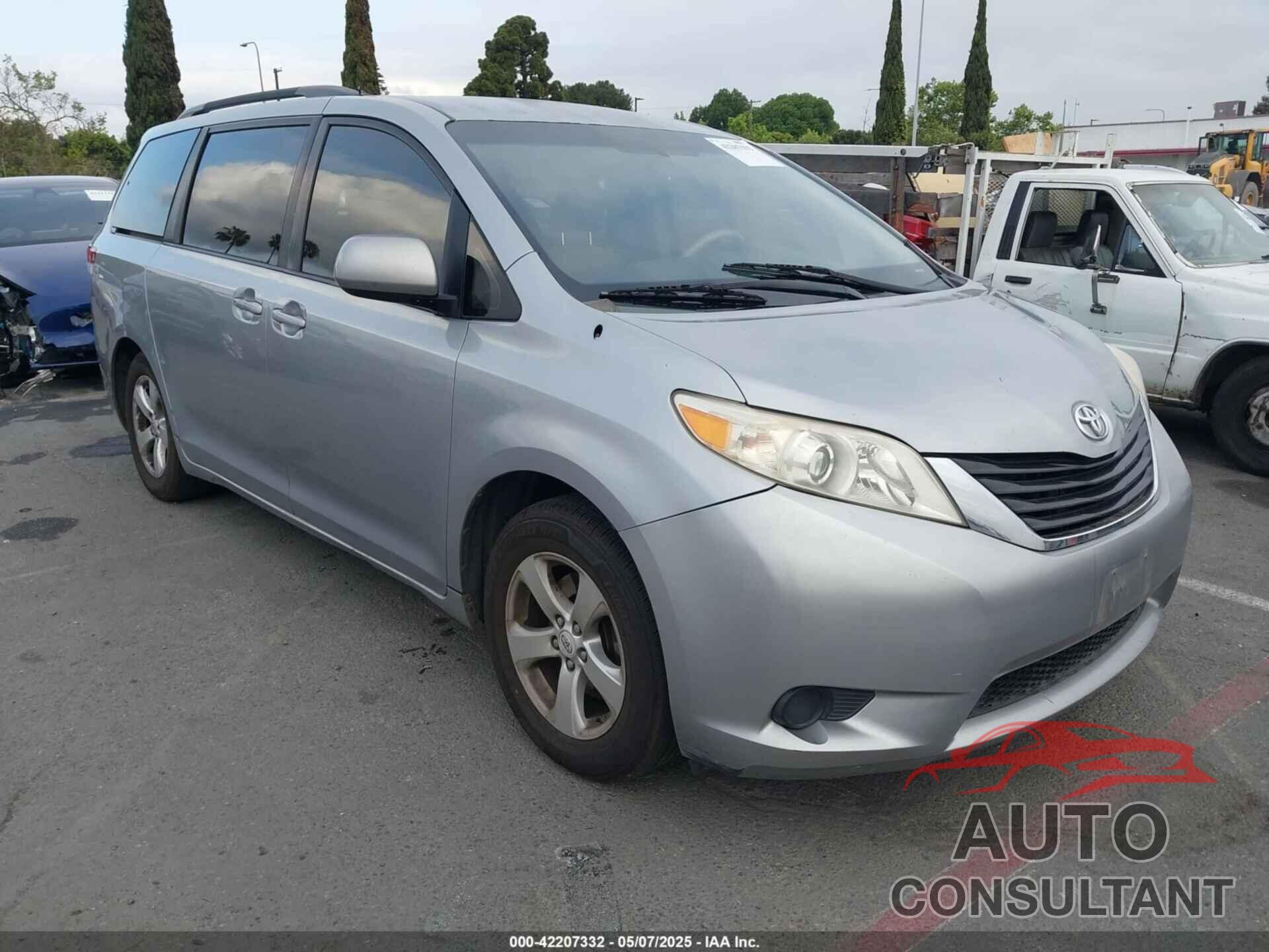 TOYOTA SIENNA 2011 - 5TDKK3DC9BS069648