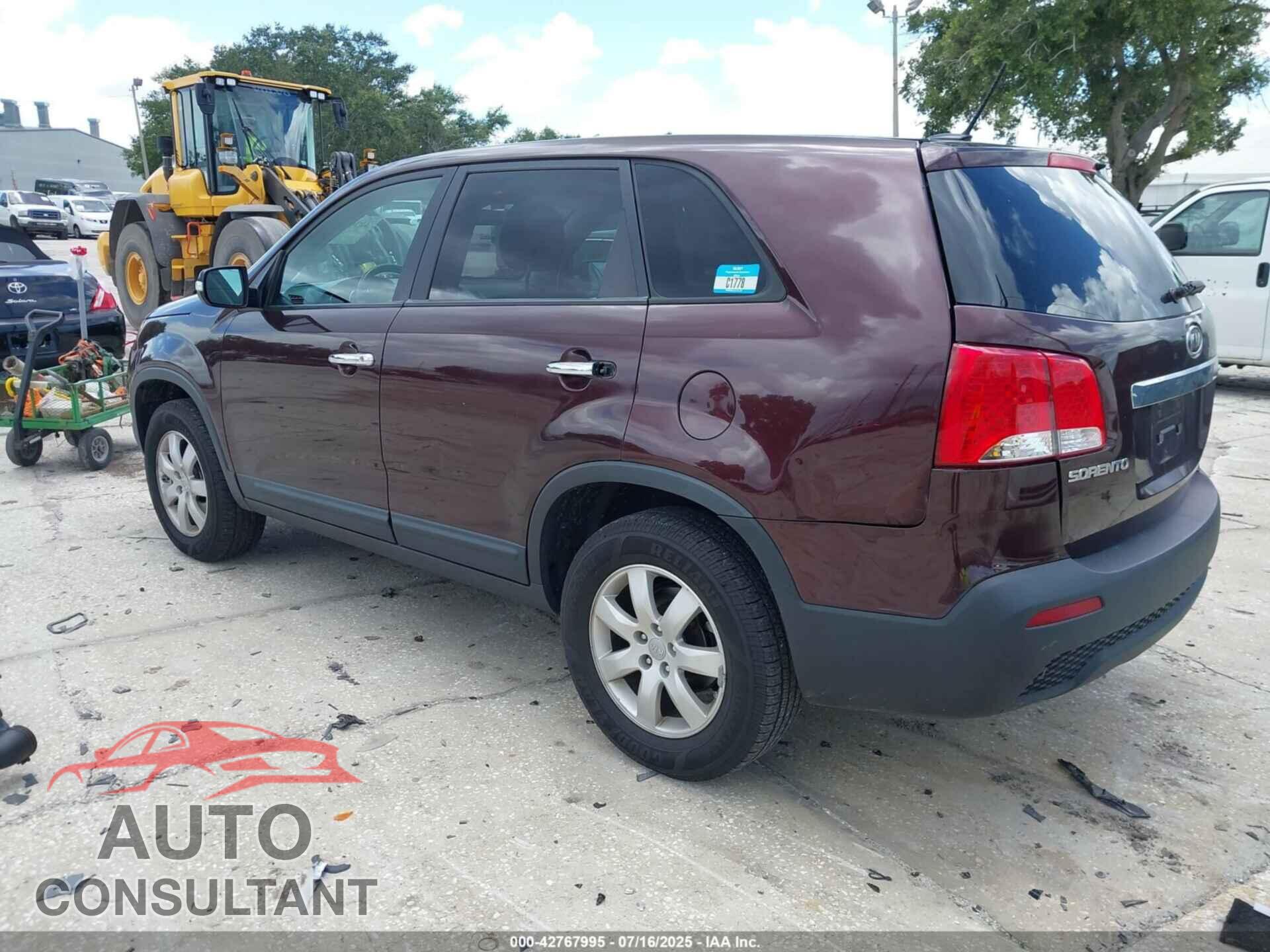 KIA SORENTO 2011 - 5XYKT3A11BG053473