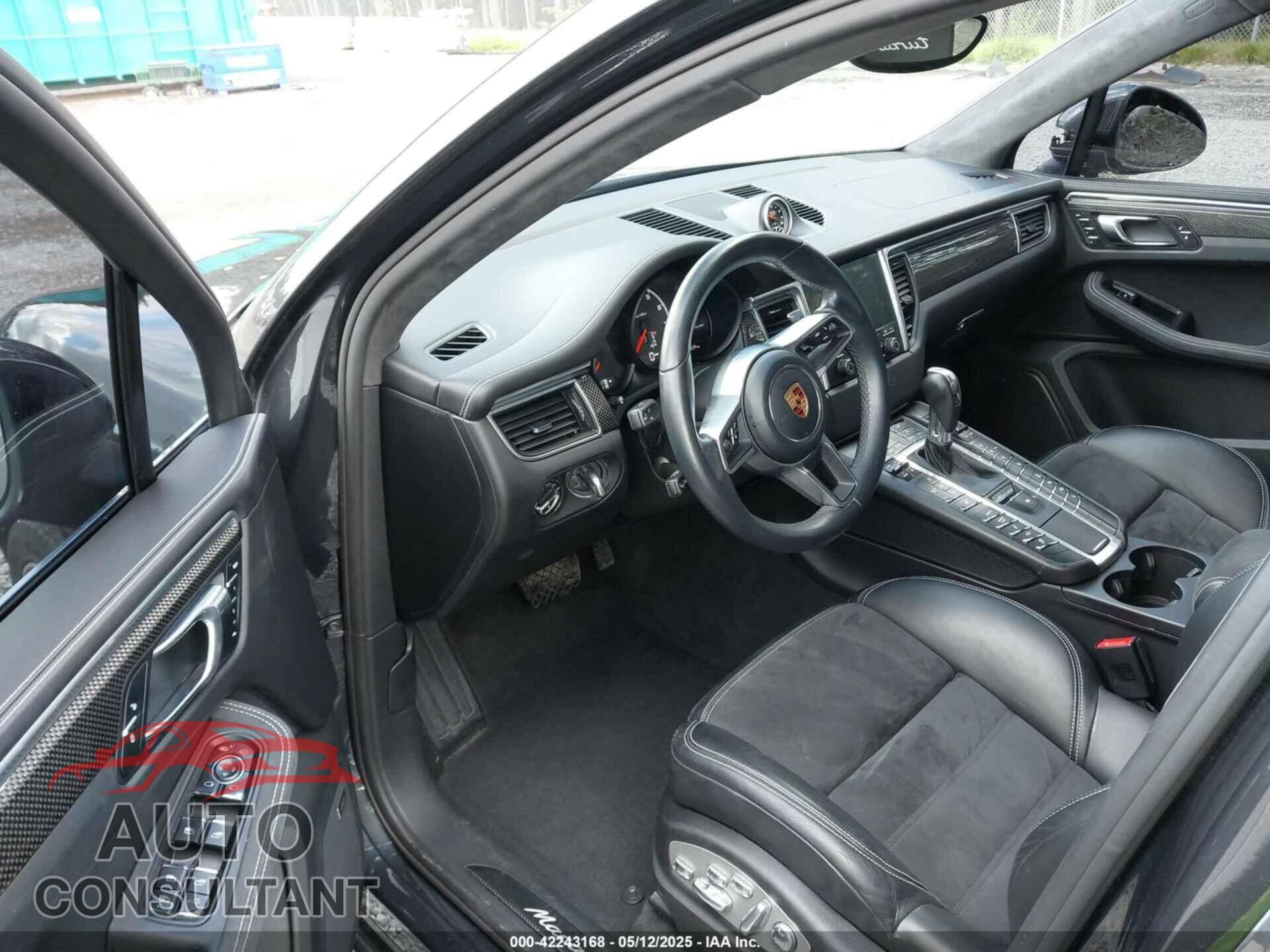 PORSCHE MACAN 2017 - WP1AF2A54HLB61081