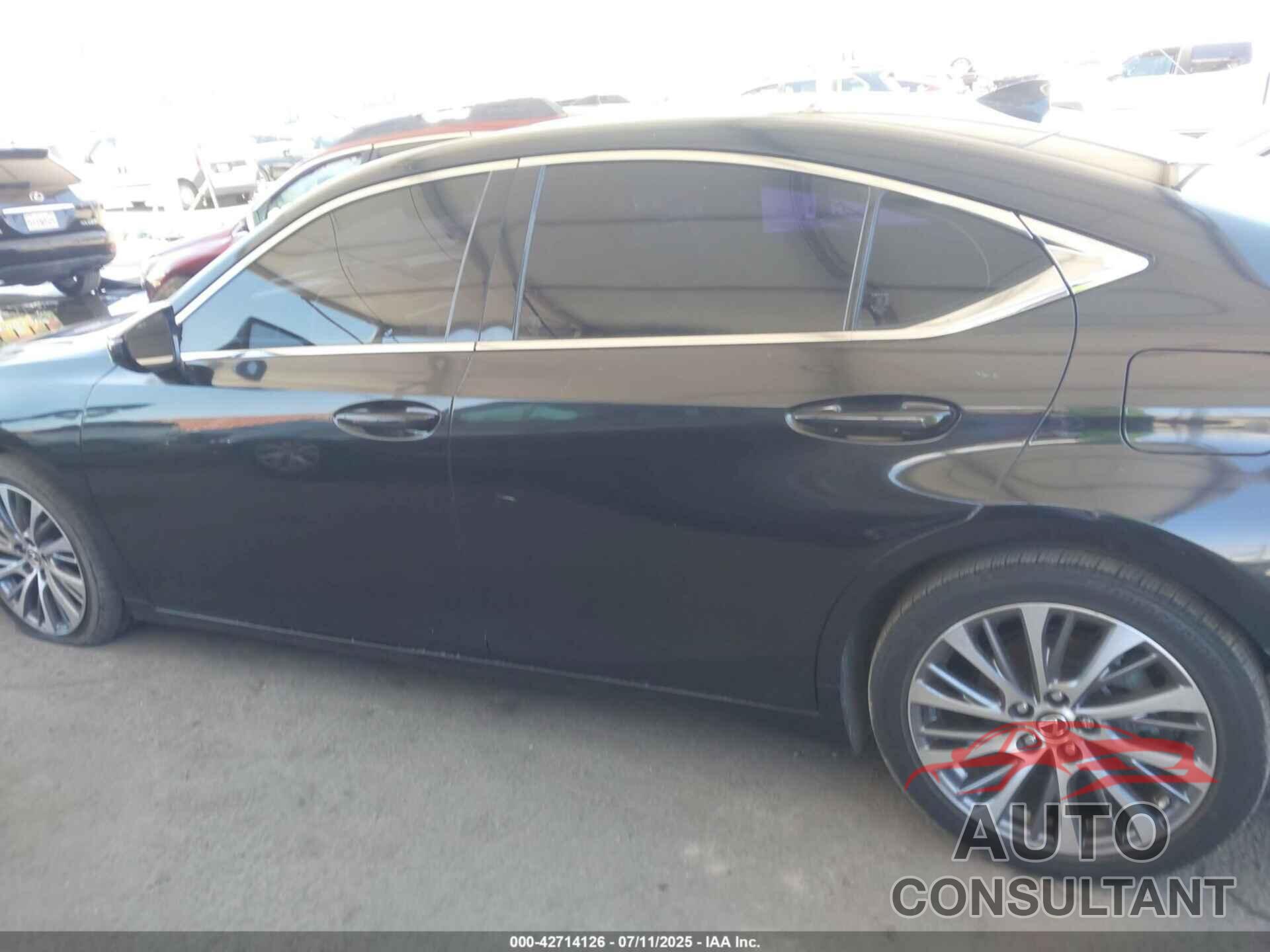 LEXUS ES 300H 2019 - JTHB21B13K2043784