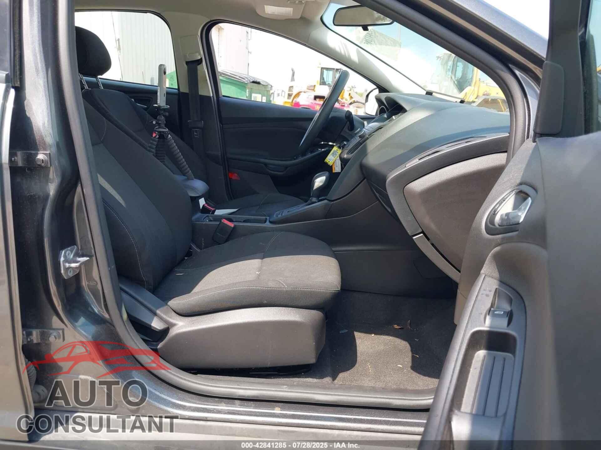 FORD FOCUS 2018 - 1FADP3F29JL257137