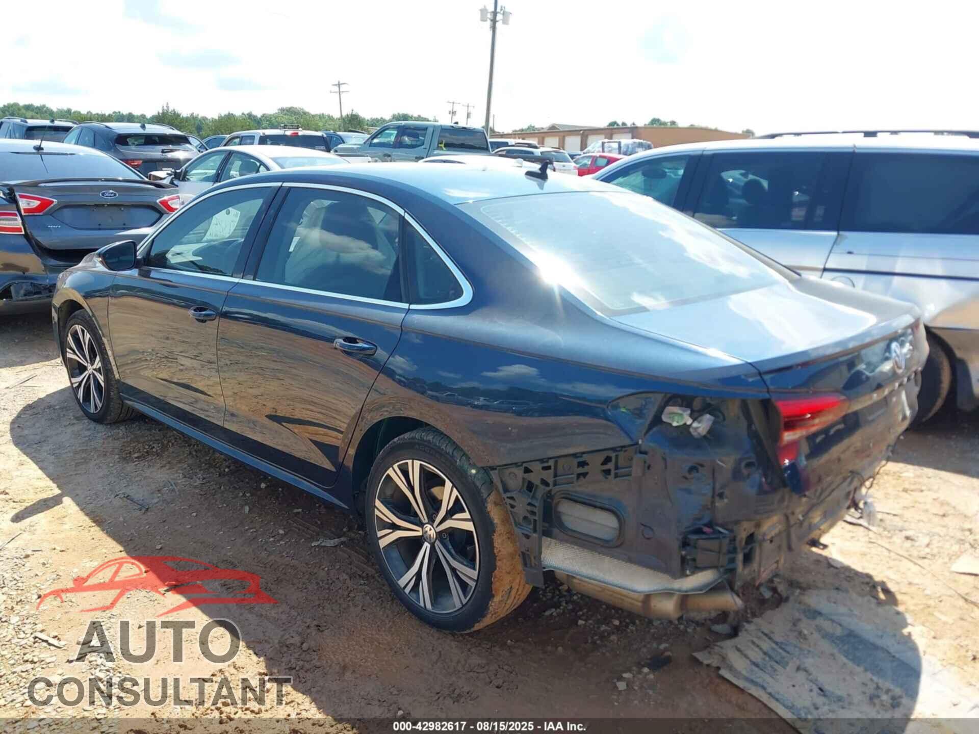 VOLKSWAGEN PASSAT 2021 - 1VWSA7A30MC002811