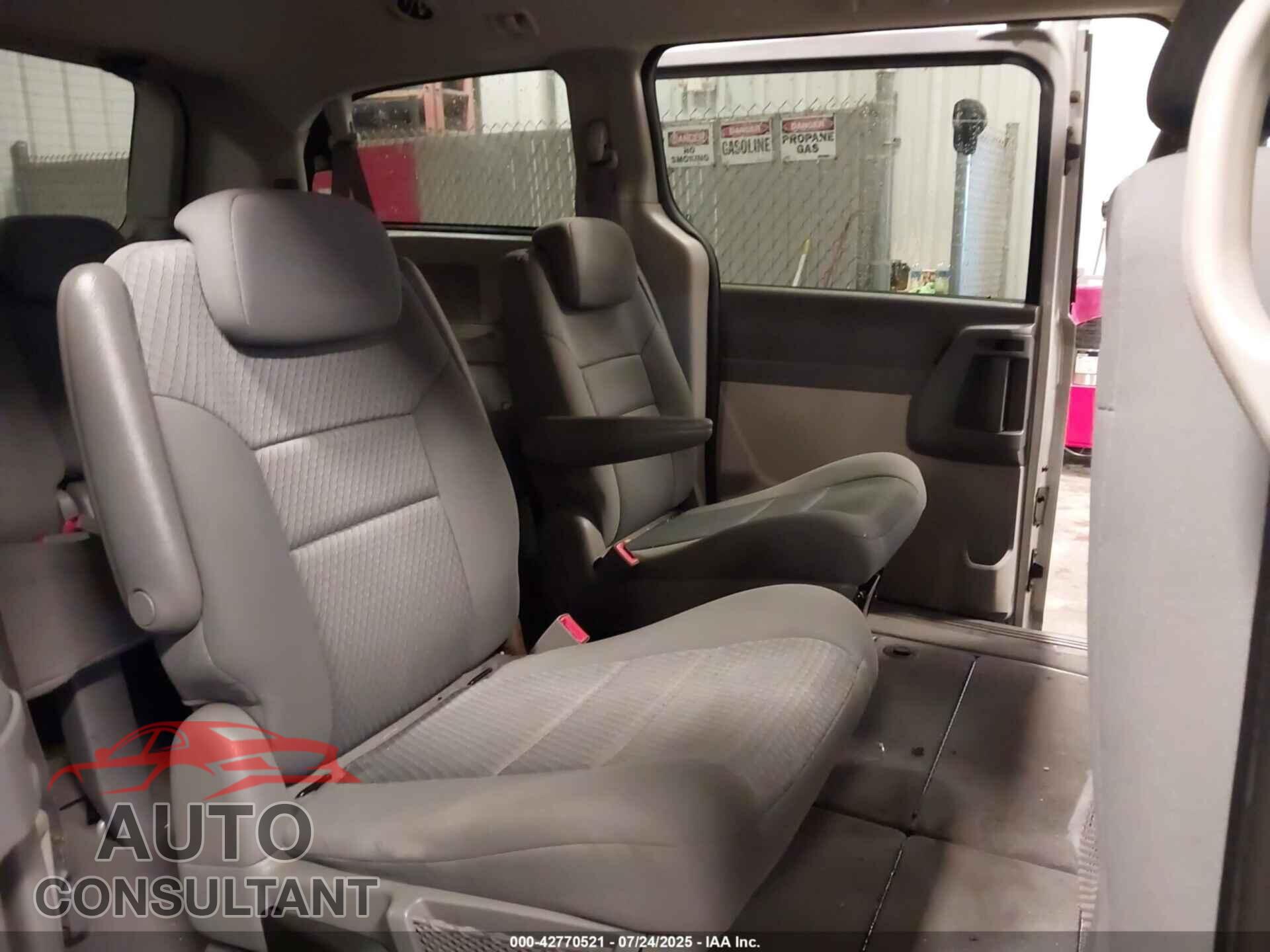 DODGE GRAND CARAVAN 2010 - 2D4RN4DE3AR117670