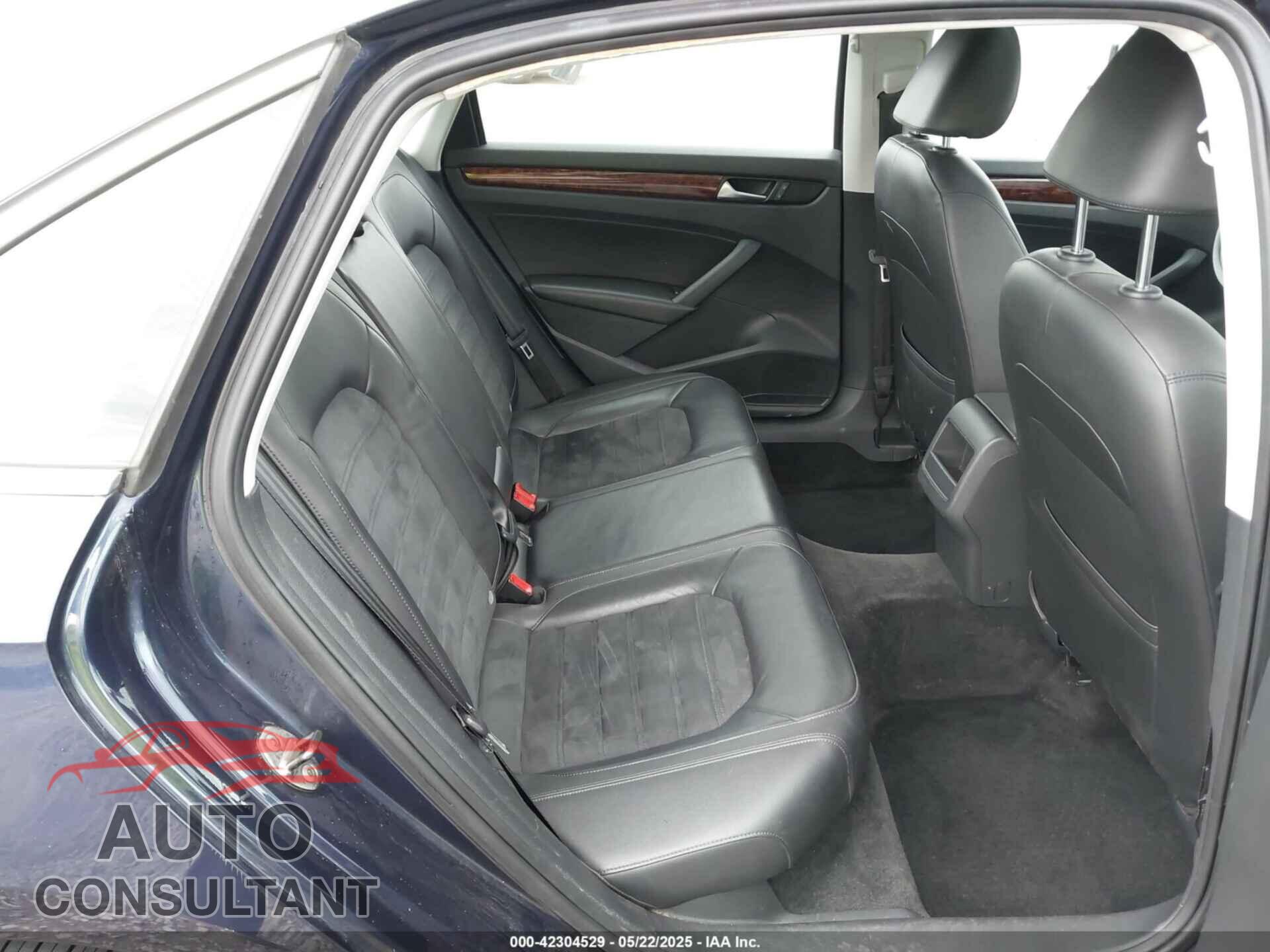 VOLKSWAGEN PASSAT 2012 - 1VWCN7A33CC061052