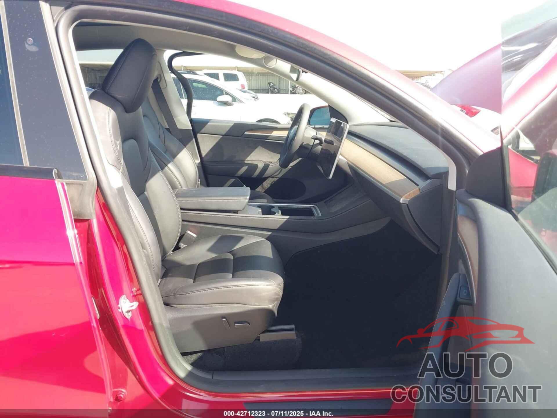 TESLA MODEL Y 2023 - 7SAYGAEEXPF830119