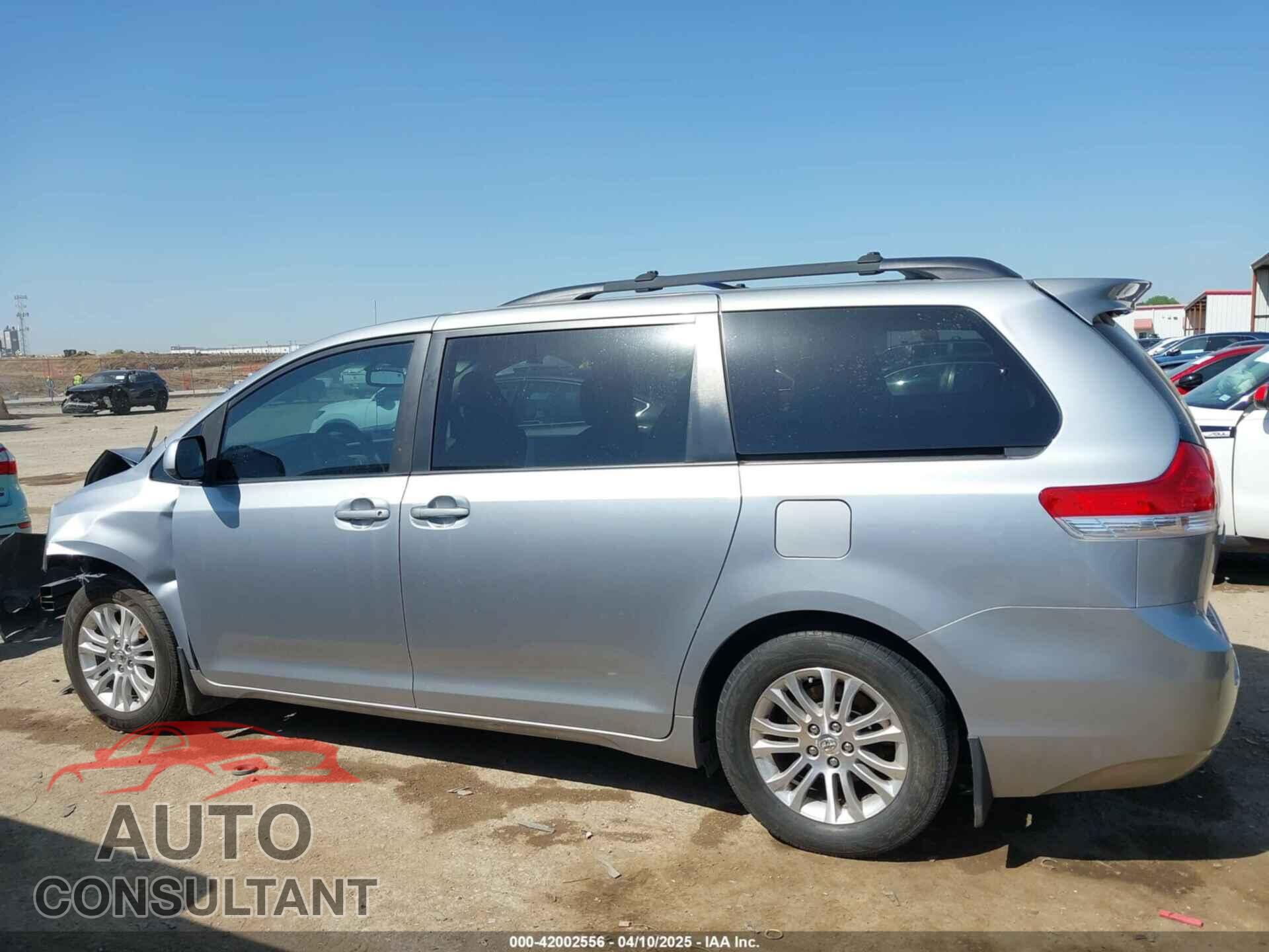 TOYOTA SIENNA 2011 - 5TDYK3DC2BS048831