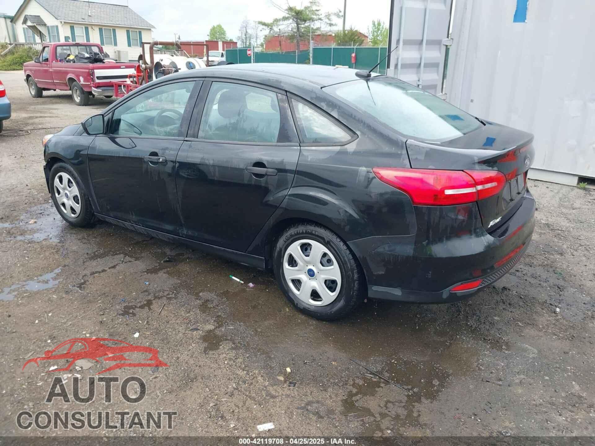 FORD FOCUS 2015 - 1FADP3E21FL312057