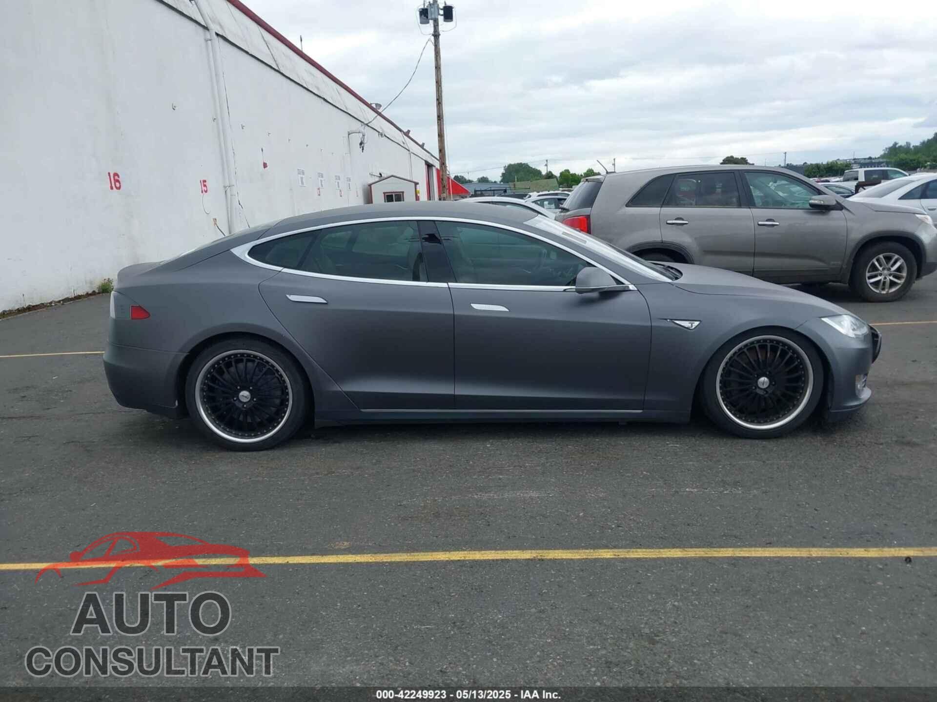 TESLA MODEL S 2012 - 5YJSA1CN8CFP02687
