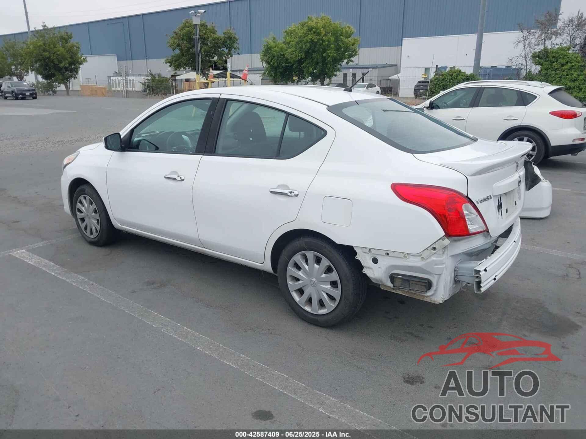 NISSAN VERSA 2018 - 3N1CN7AP5JL881451
