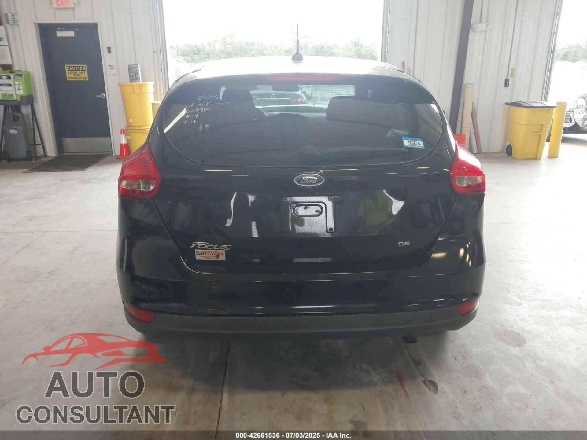 FORD FOCUS 2017 - 1FADP3K2XHL231372