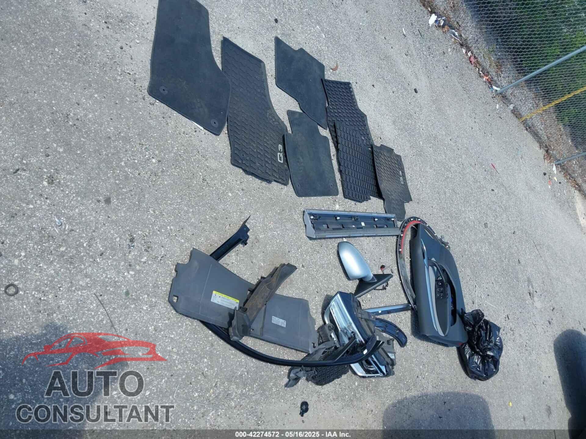 AUDI Q3 2017 - WA1HCCFS6HR003457