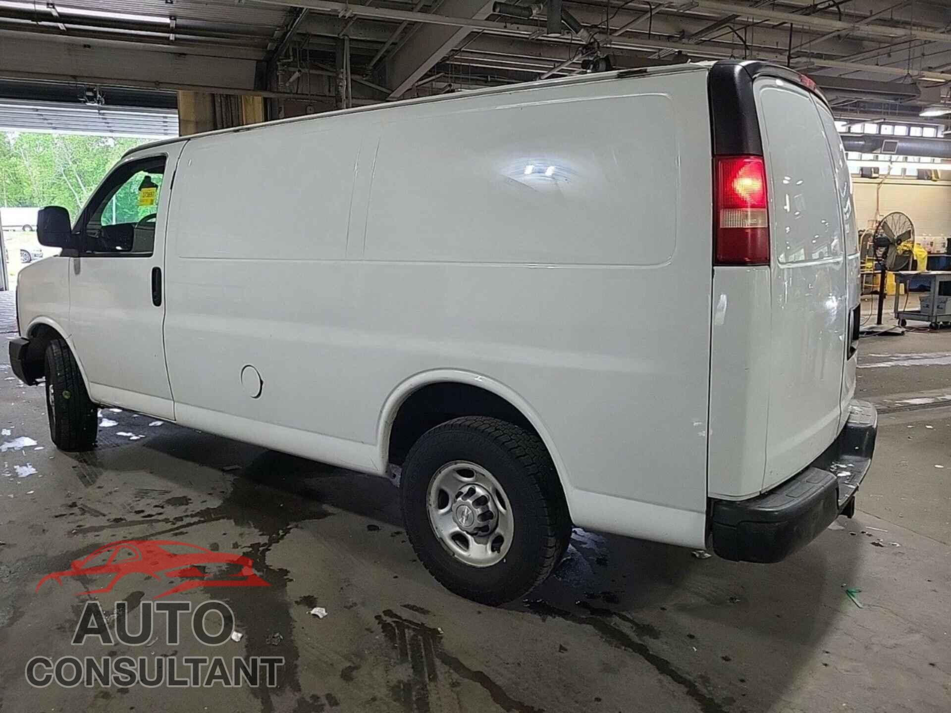 CHEVROLET EXPRESS G2500 2015 - 1GCWGFCF9F1168182