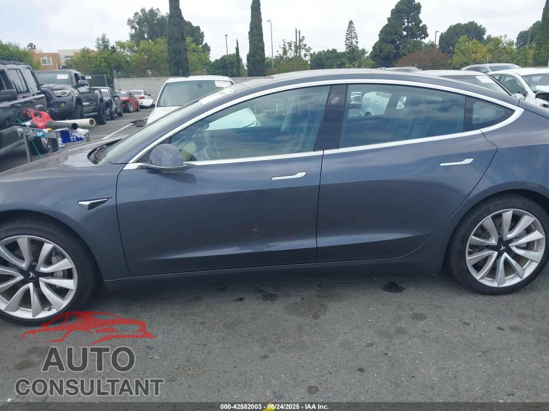 TESLA MODEL 3 2018 - 5YJ3E1EA8JF023745