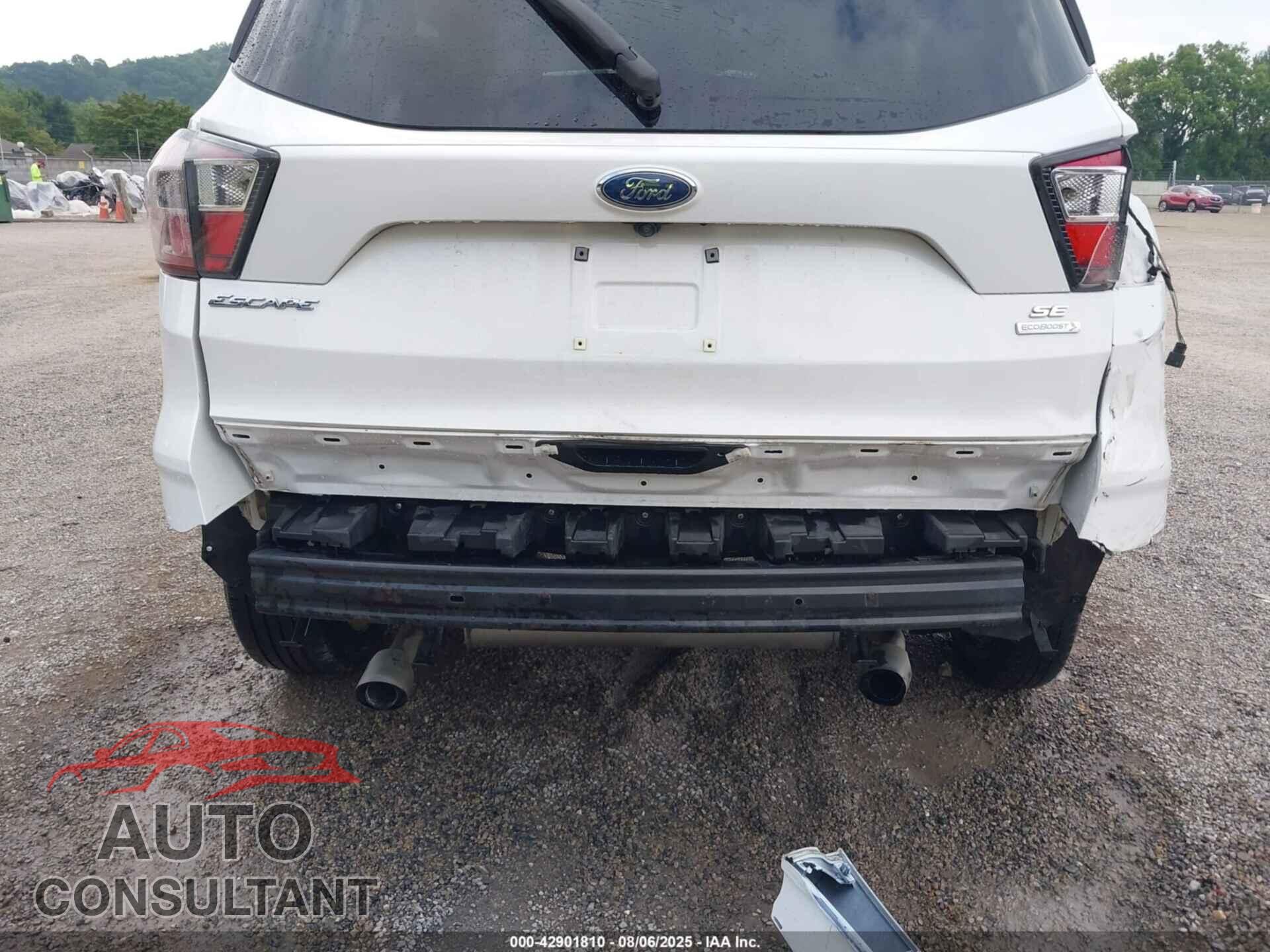 FORD ESCAPE 2017 - 1FMCU0GD5HUB49014