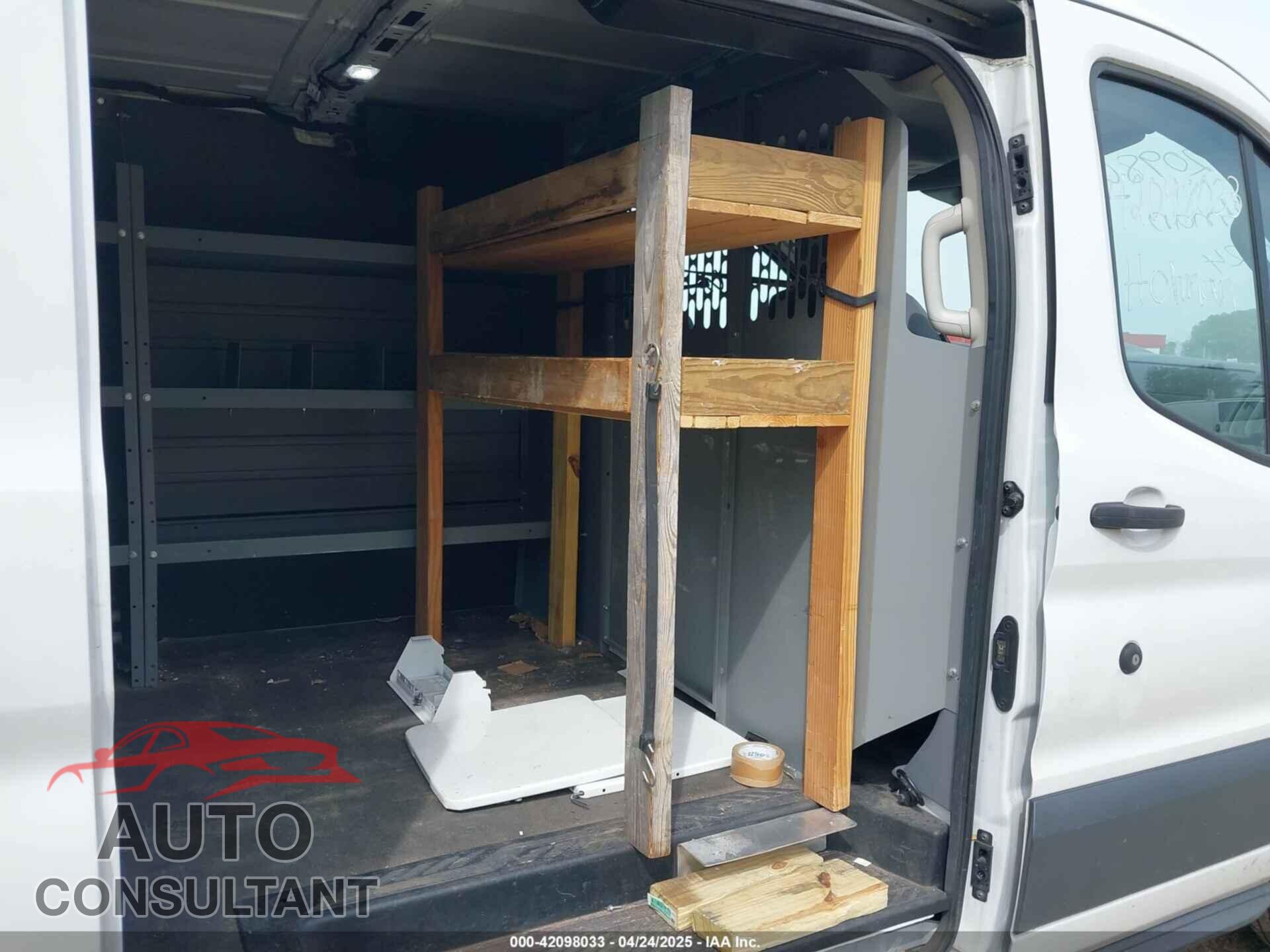 FORD TRANSIT-150 2018 - 1FTYE1YM8JKB52082