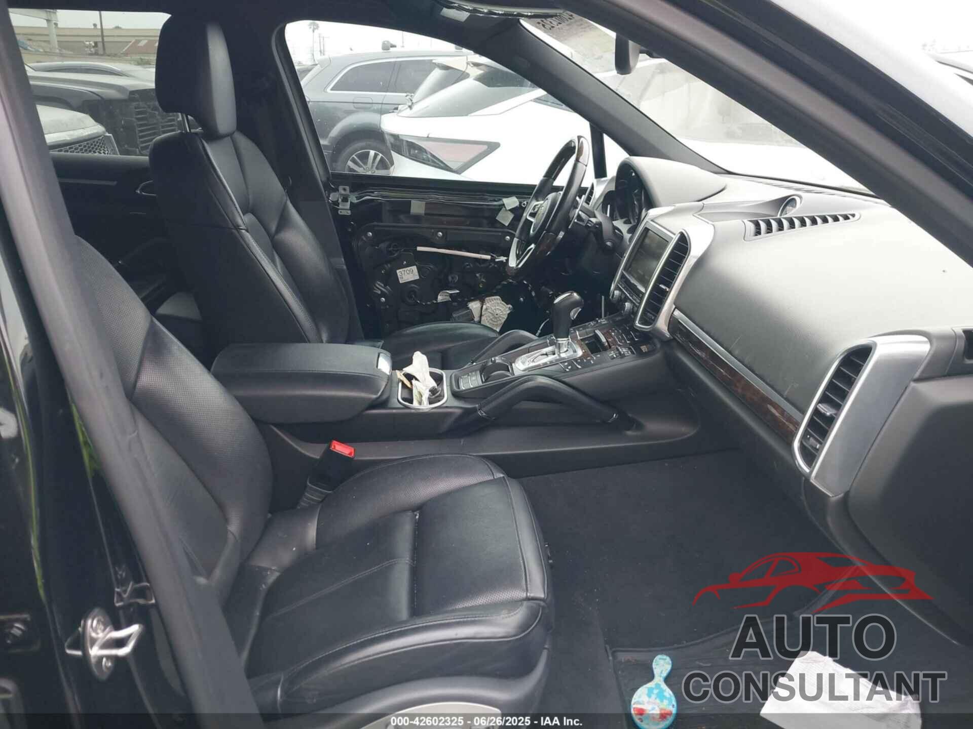 PORSCHE CAYENNE 2016 - WP1AA2A24GKA14137