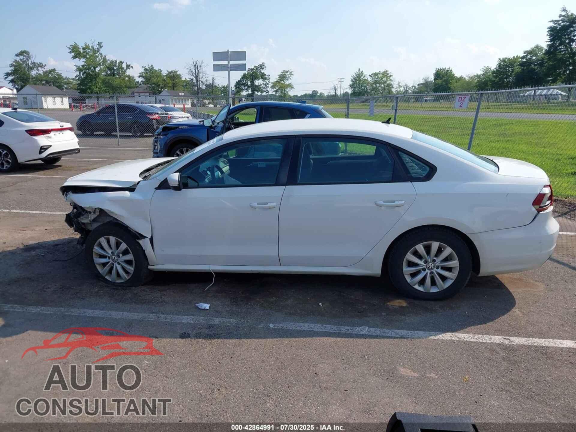 VOLKSWAGEN PASSAT 2013 - 1VWAP7A32DC022617
