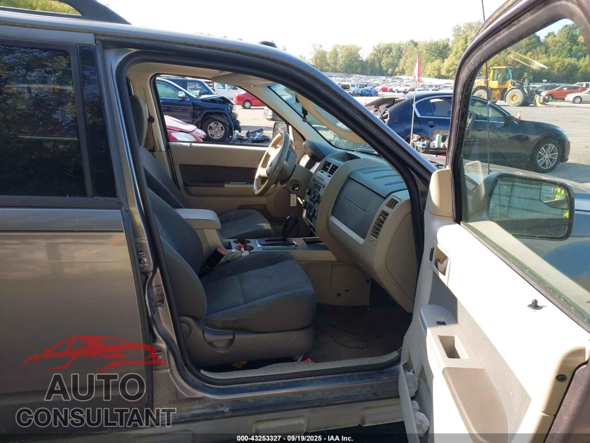 FORD ESCAPE 2010 - 1FMCU0DG3AKA44018