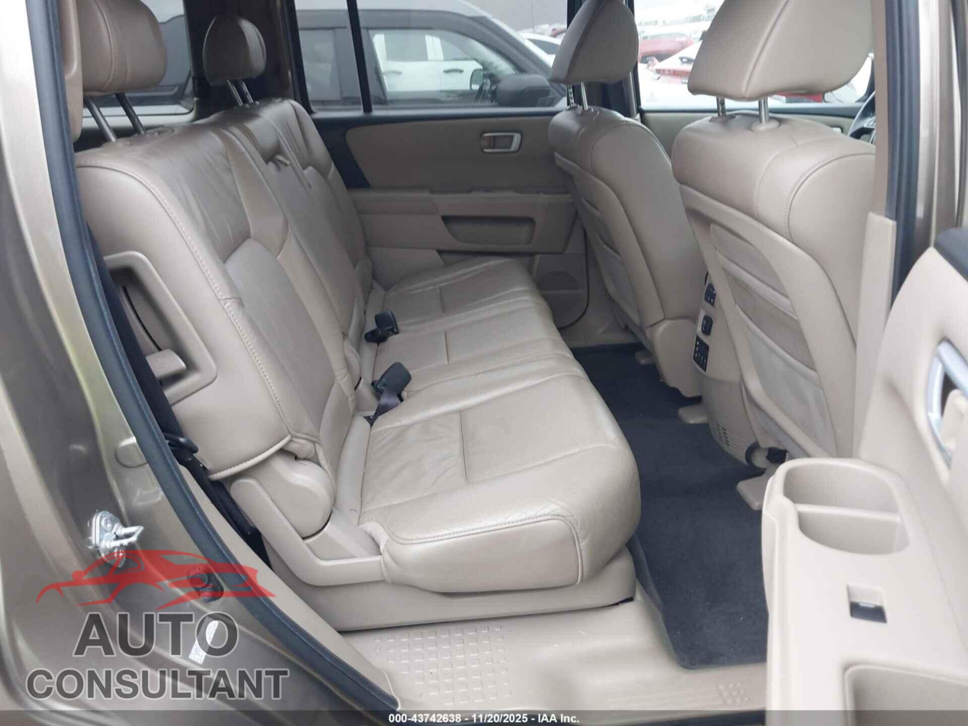 HONDA PILOT 2011 - 5FNYF3H68BB052900