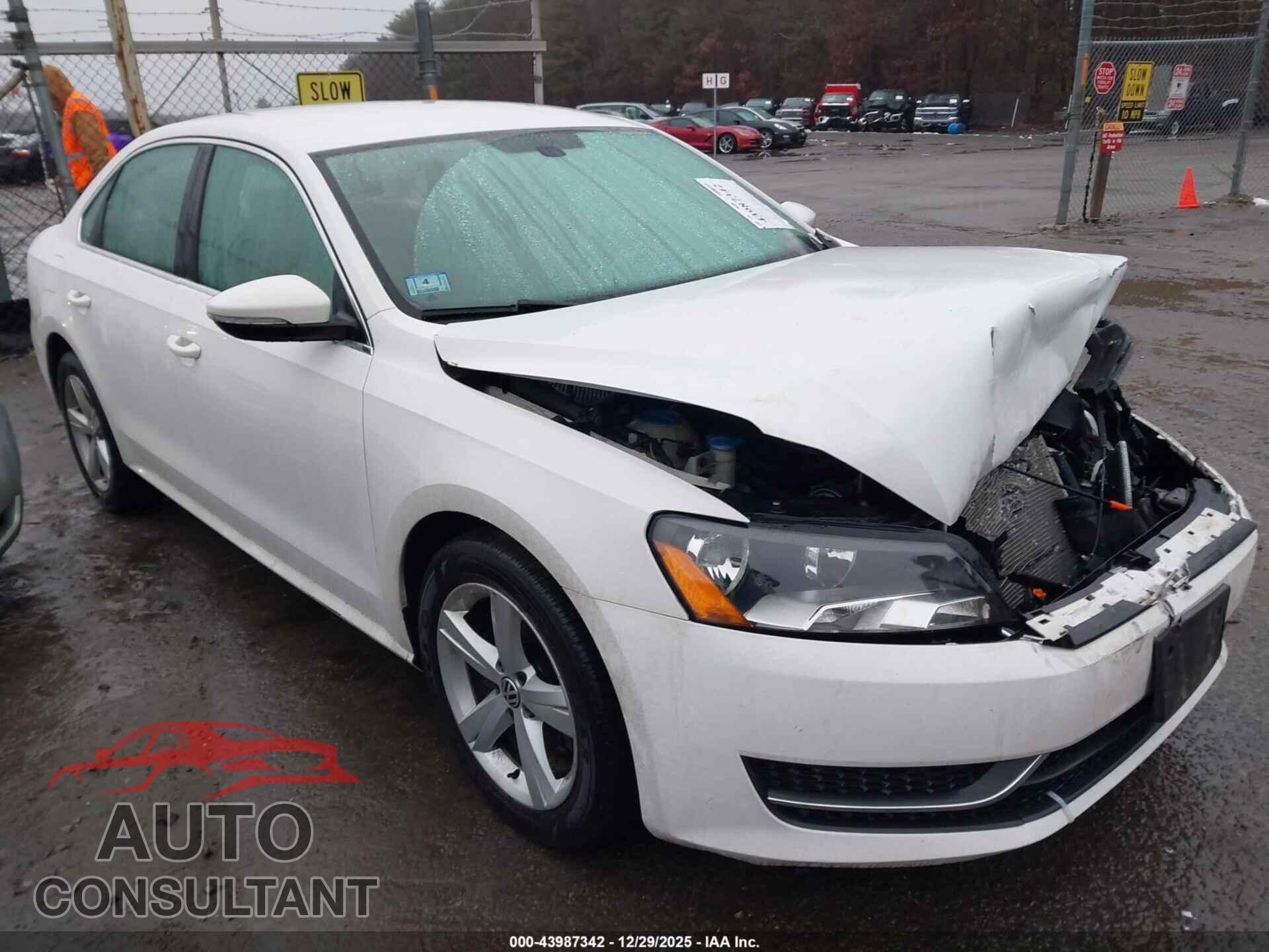 VOLKSWAGEN PASSAT 2012 - 1VWBP7A35CC100780