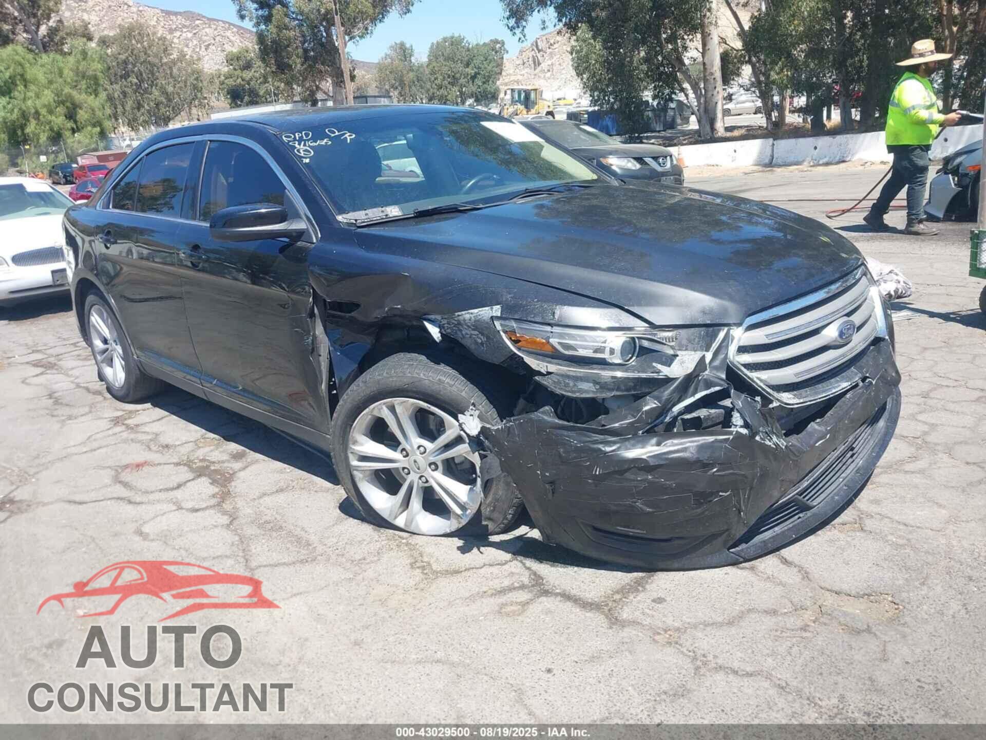 FORD TAURUS 2017 - 1FAHP2E87HG127085
