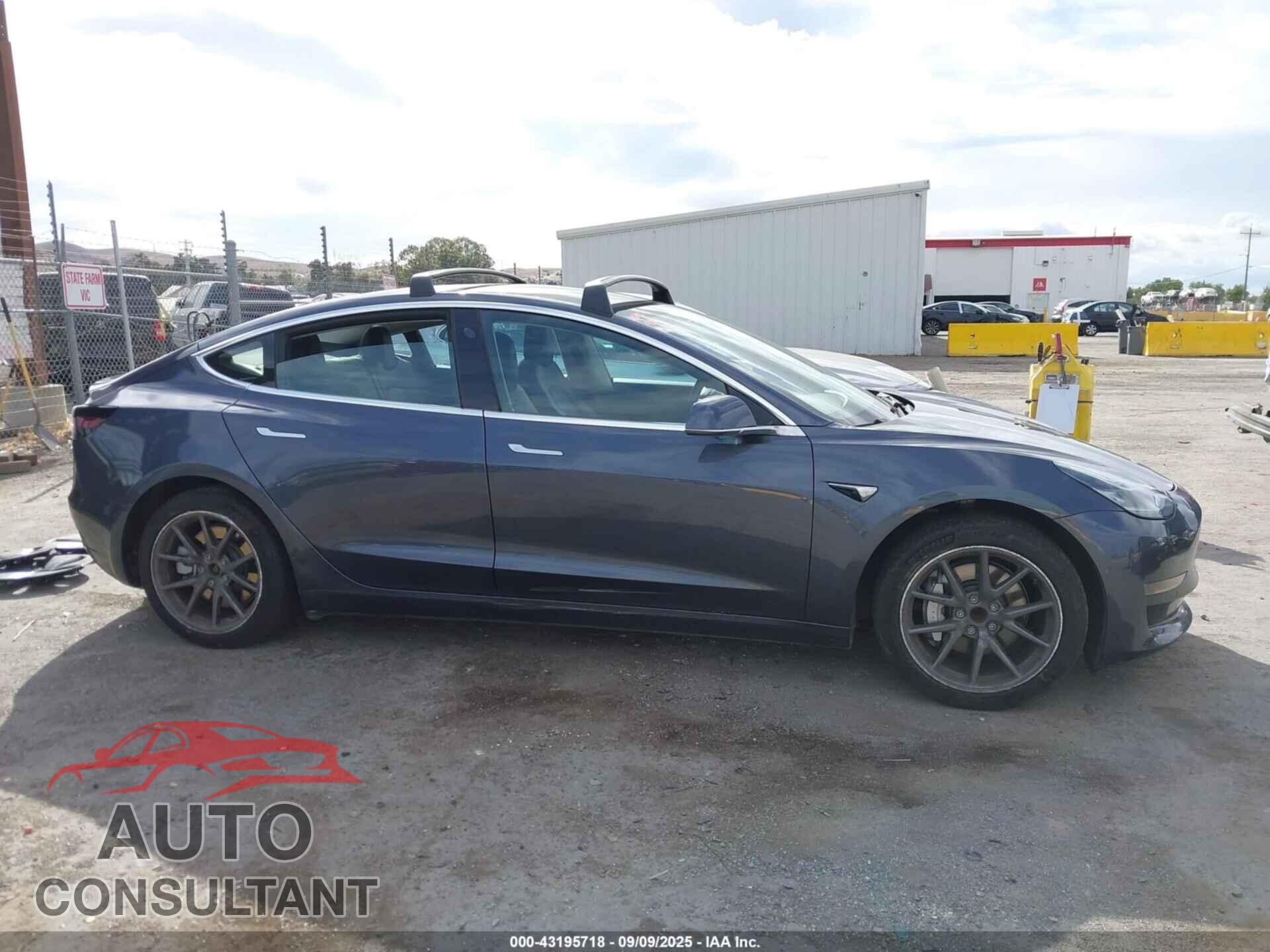 TESLA MODEL 3 2018 - 5YJ3E1EAXJF021561