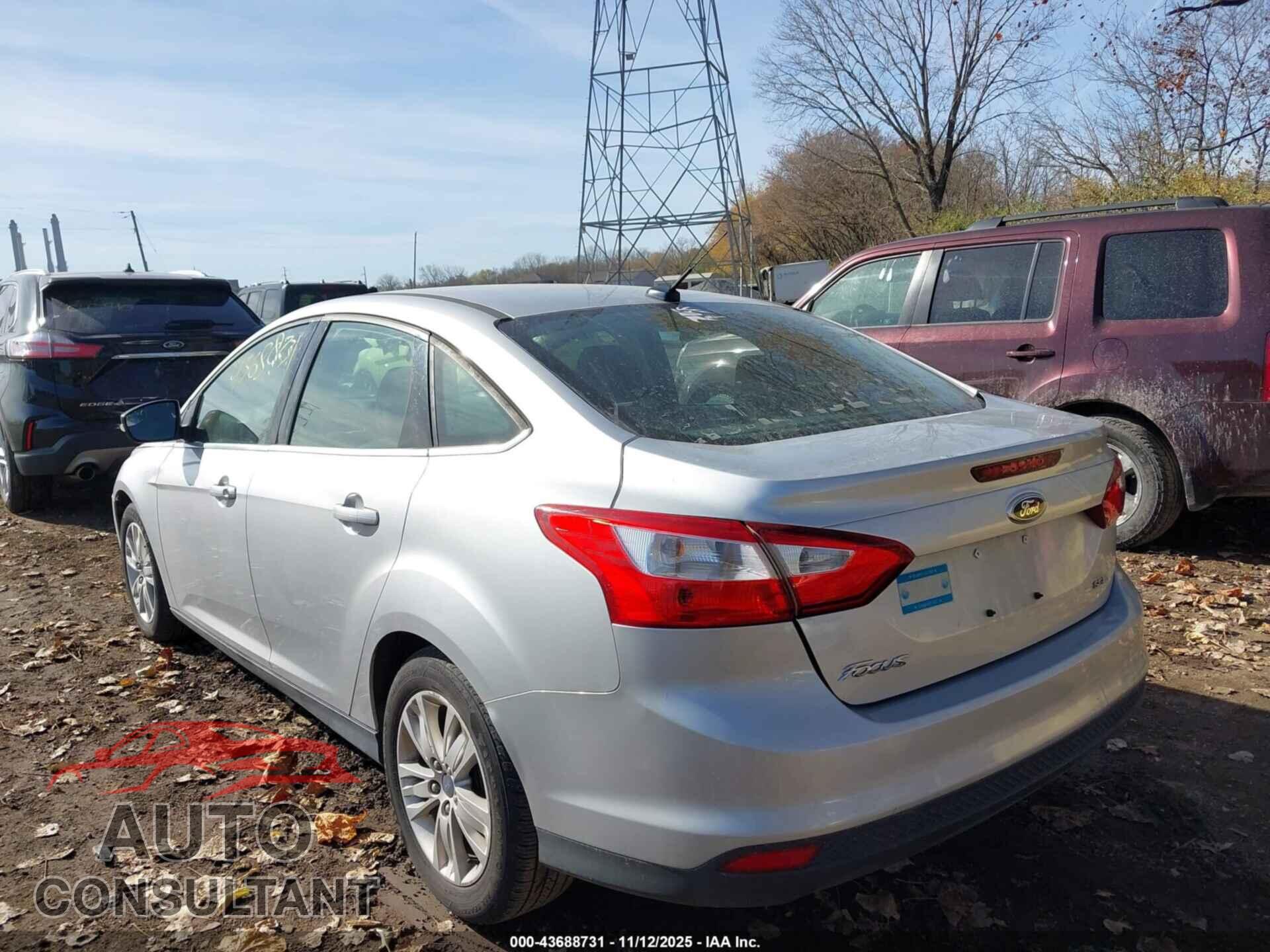 FORD FOCUS 2012 - 1FAHP3H22CL453485