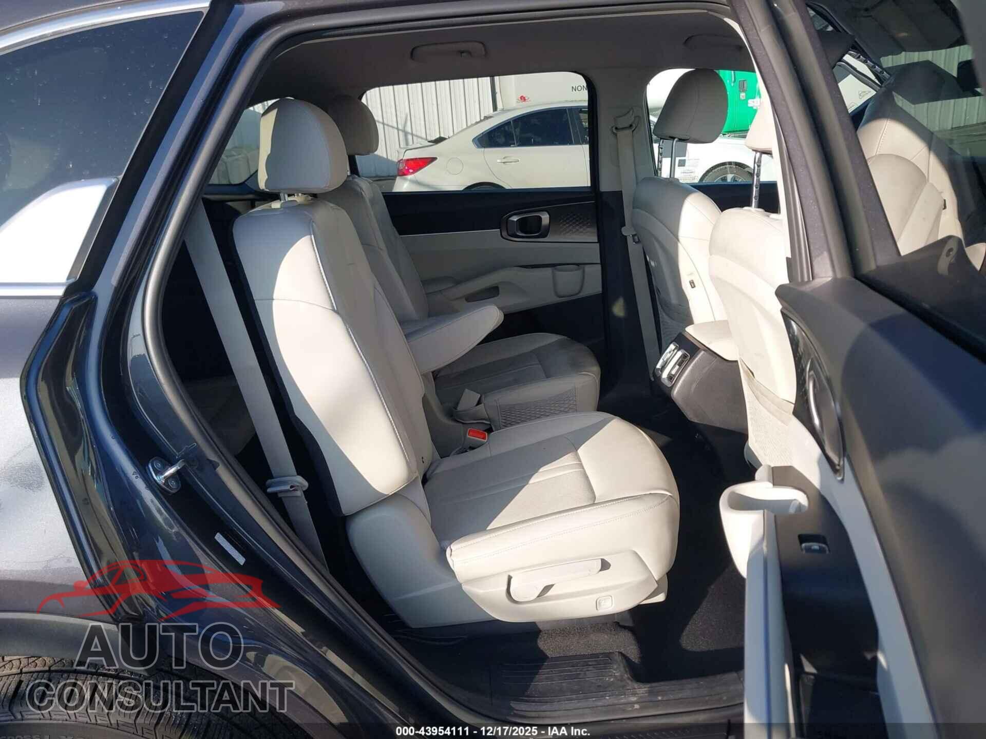 KIA SORENTO HYBRID 2023 - KNDRHDLG2P5211245
