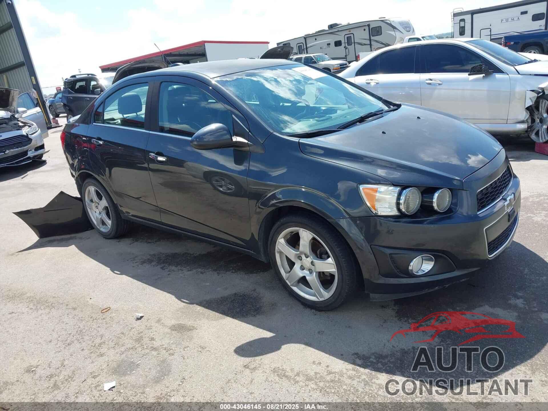 CHEVROLET SONIC 2015 - 1G1JE5SB5F4100946