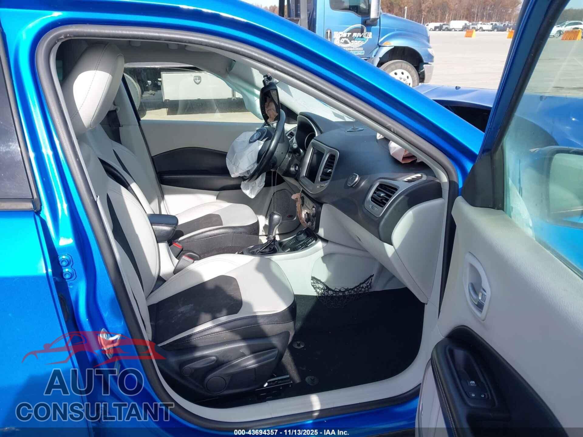 JEEP COMPASS 2018 - 3C4NJDBB3JT463585