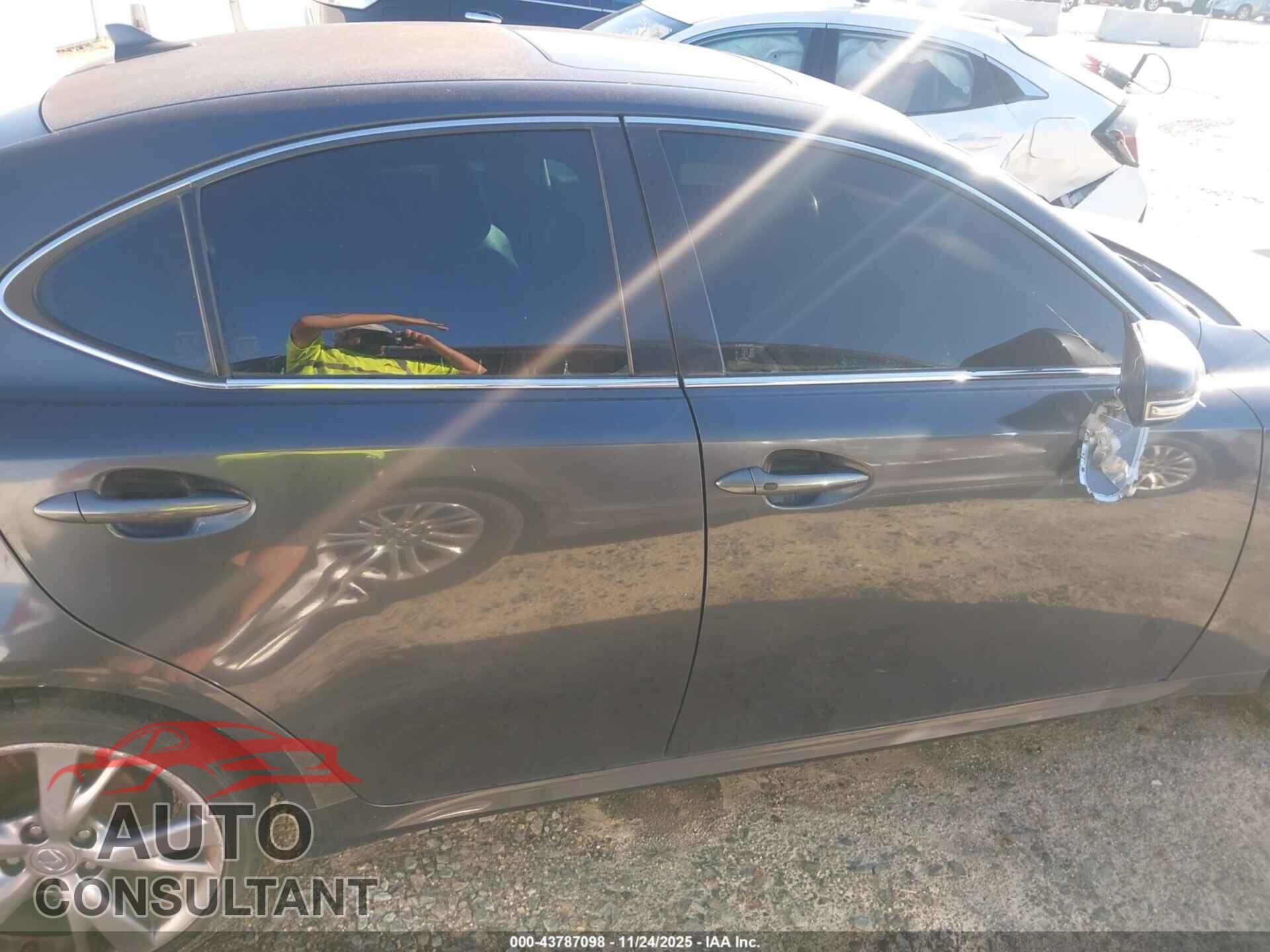 LEXUS IS 250 2010 - JTHBF5C26A5111379