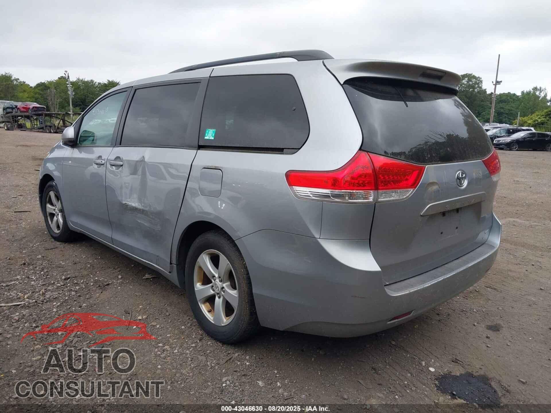 TOYOTA SIENNA 2011 - 5TDKK3DC2BS044879