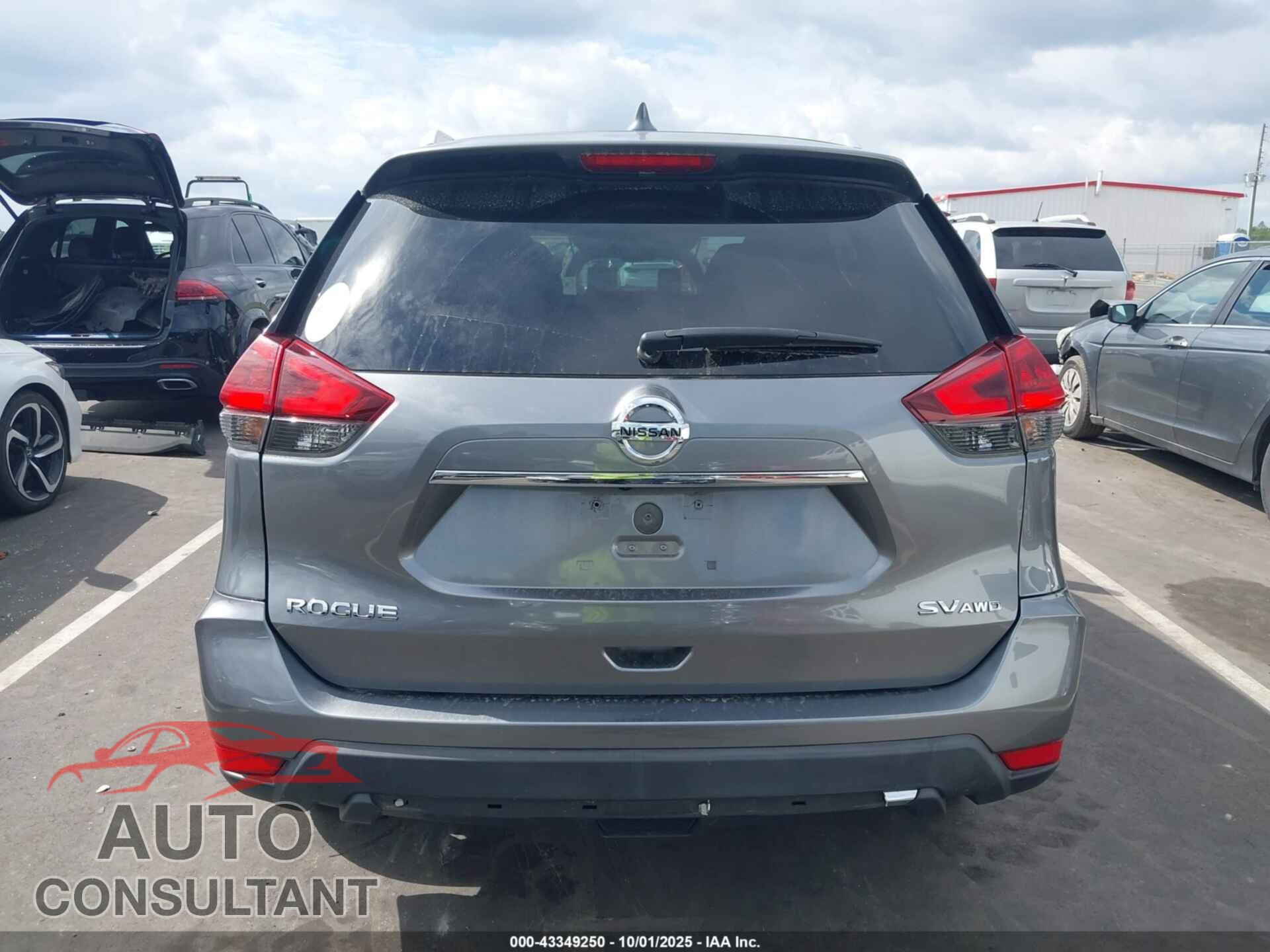 NISSAN ROGUE 2018 - KNMAT2MV8JP549449