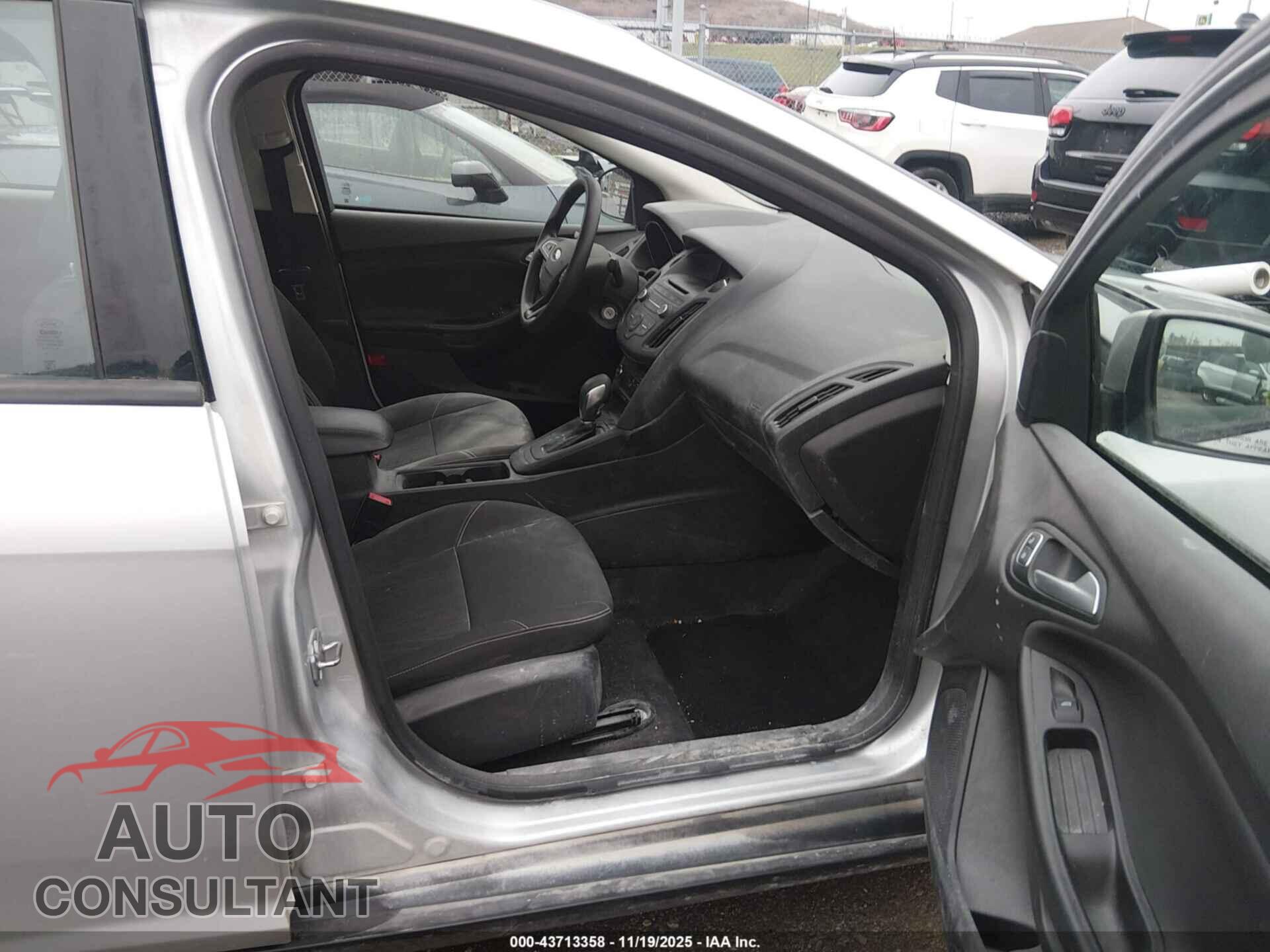 FORD FOCUS 2017 - 1FADP3F27HL243487