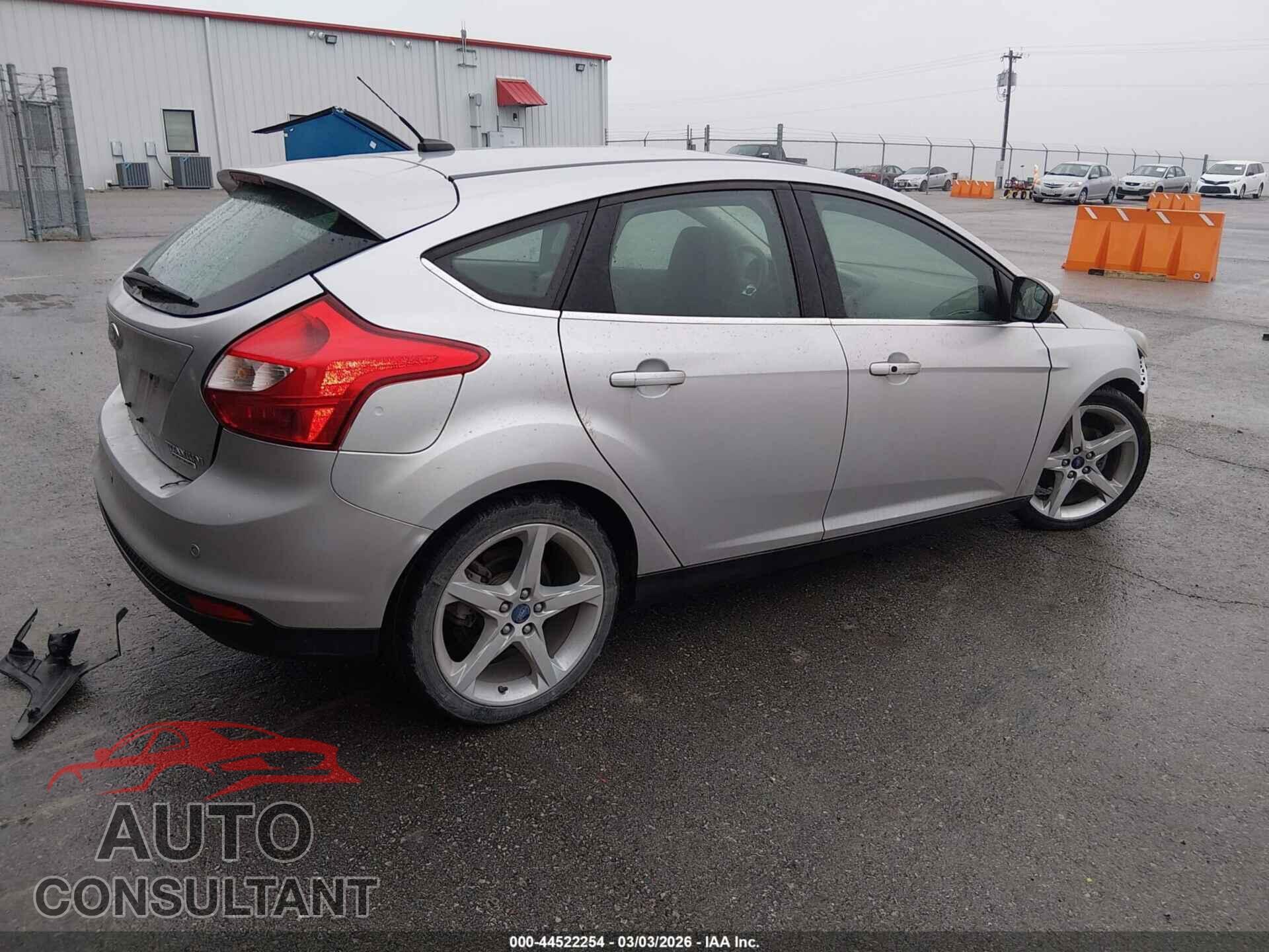 FORD FOCUS 2013 - 1FADP3N26DL204532