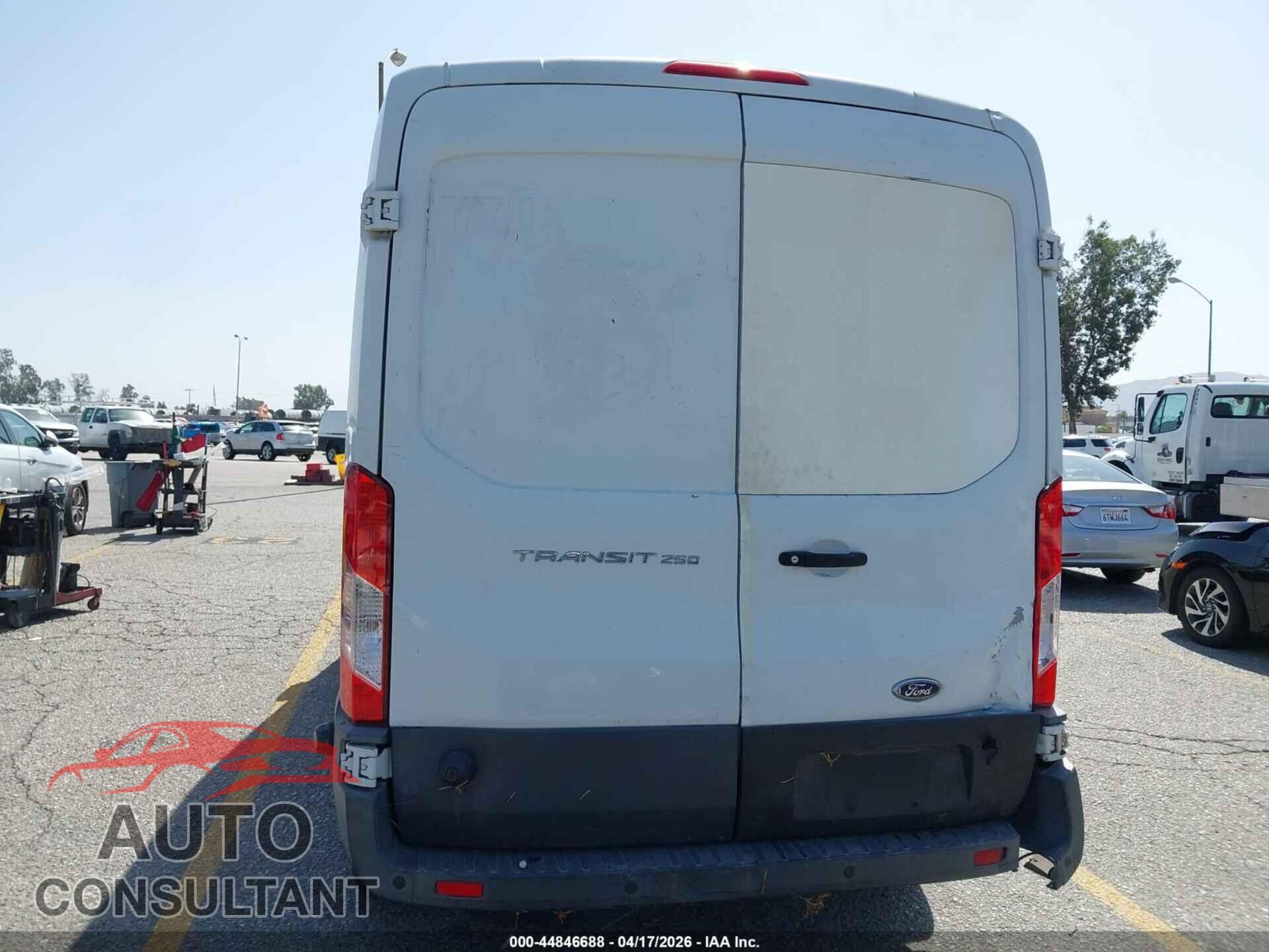 FORD TRANSIT-250 2015 - 1FTNR2CG8FKA02012