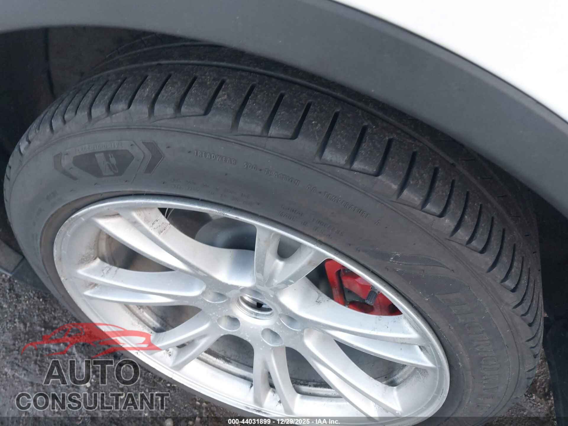 TESLA MODEL Y 2020 - 5YJYGDEEXLF044247
