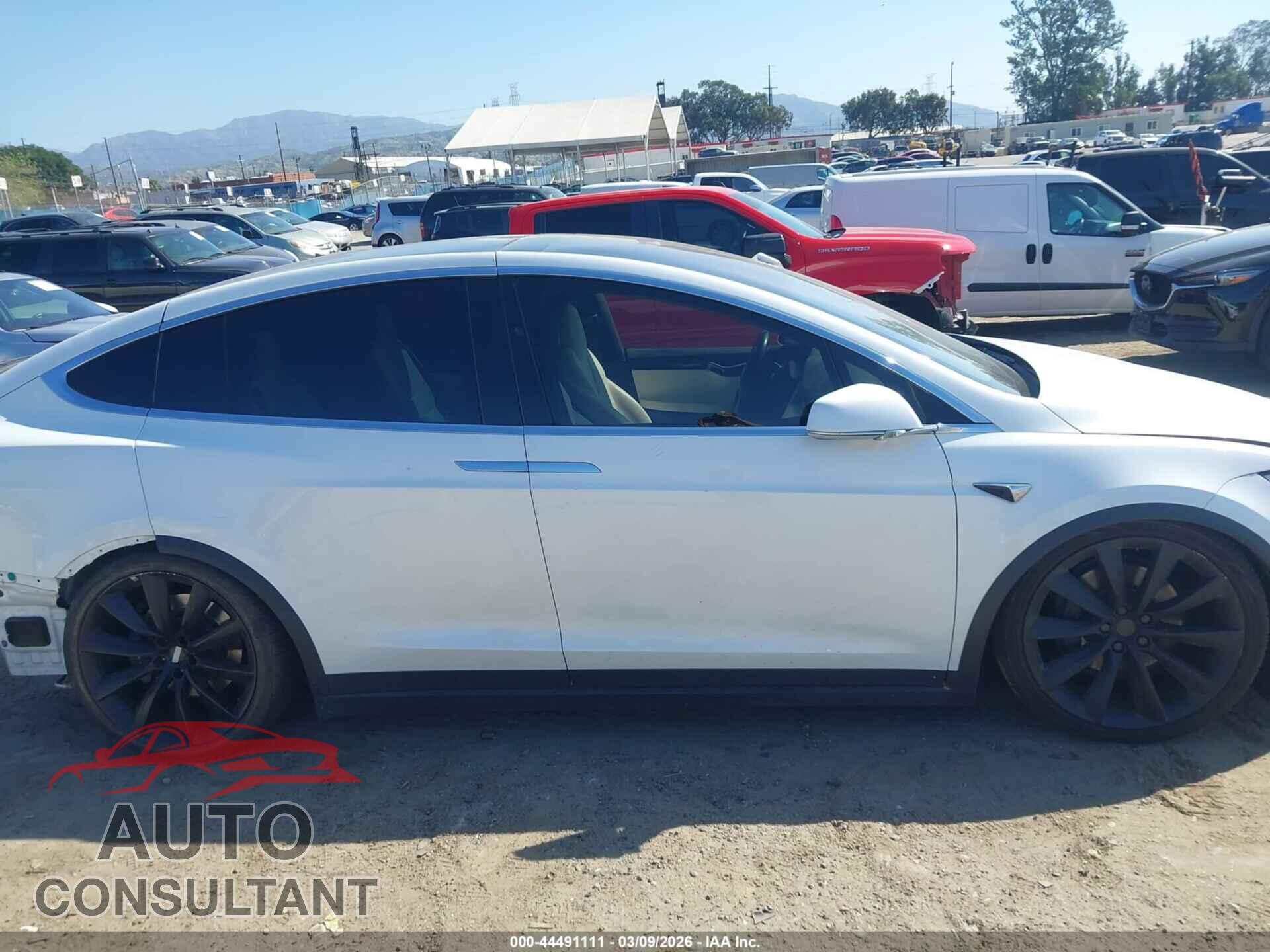TESLA MODEL X 2018 - 5YJXCBE22JF103533