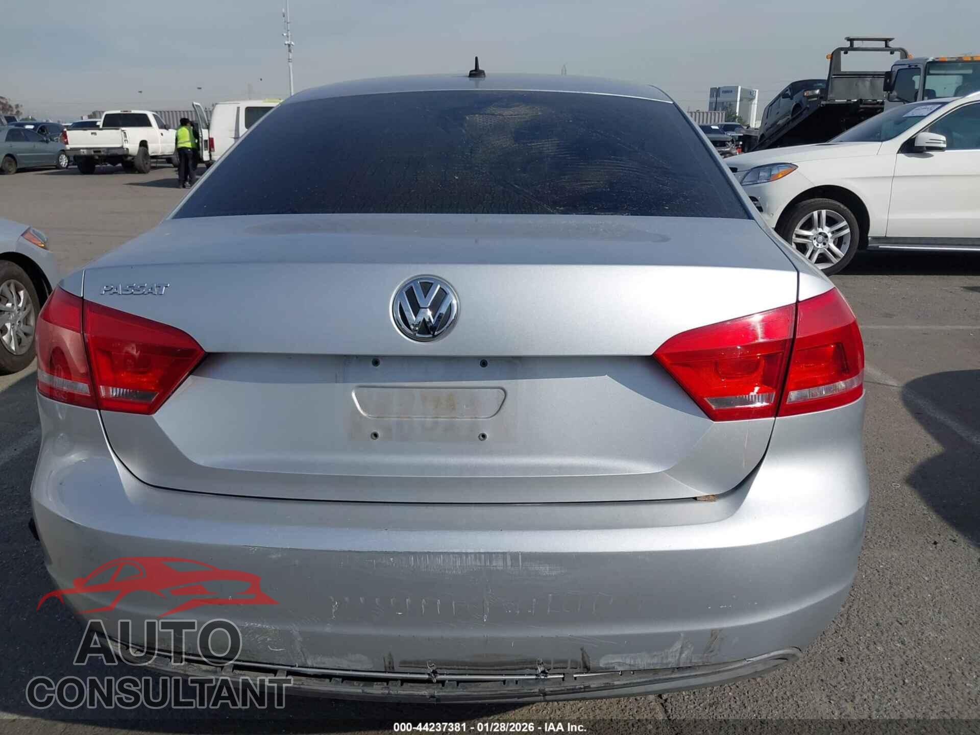 VOLKSWAGEN PASSAT 2013 - 1VWAP7A37DC084353