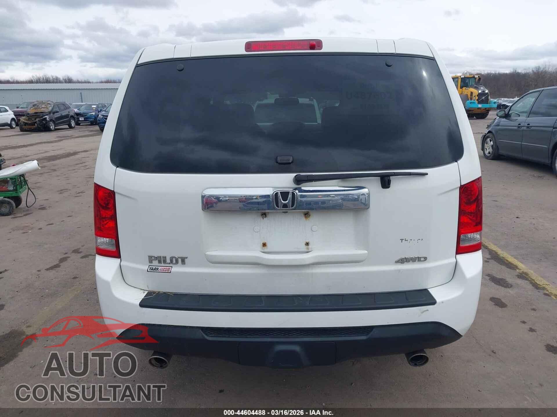 HONDA PILOT 2015 - 5FNYF4H59FB031427