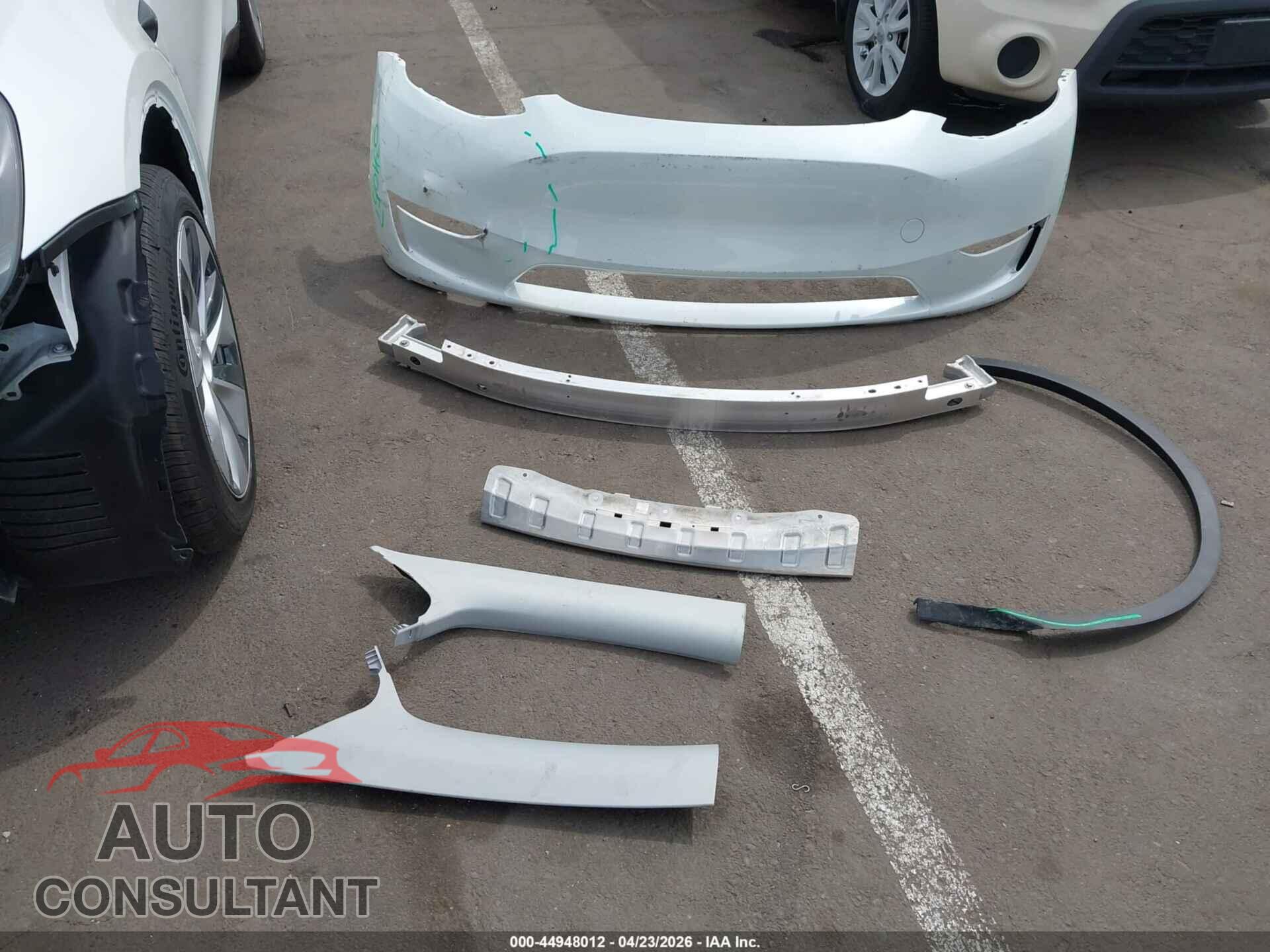 TESLA MODEL Y 2024 - 7SAYGDEE5RF034057