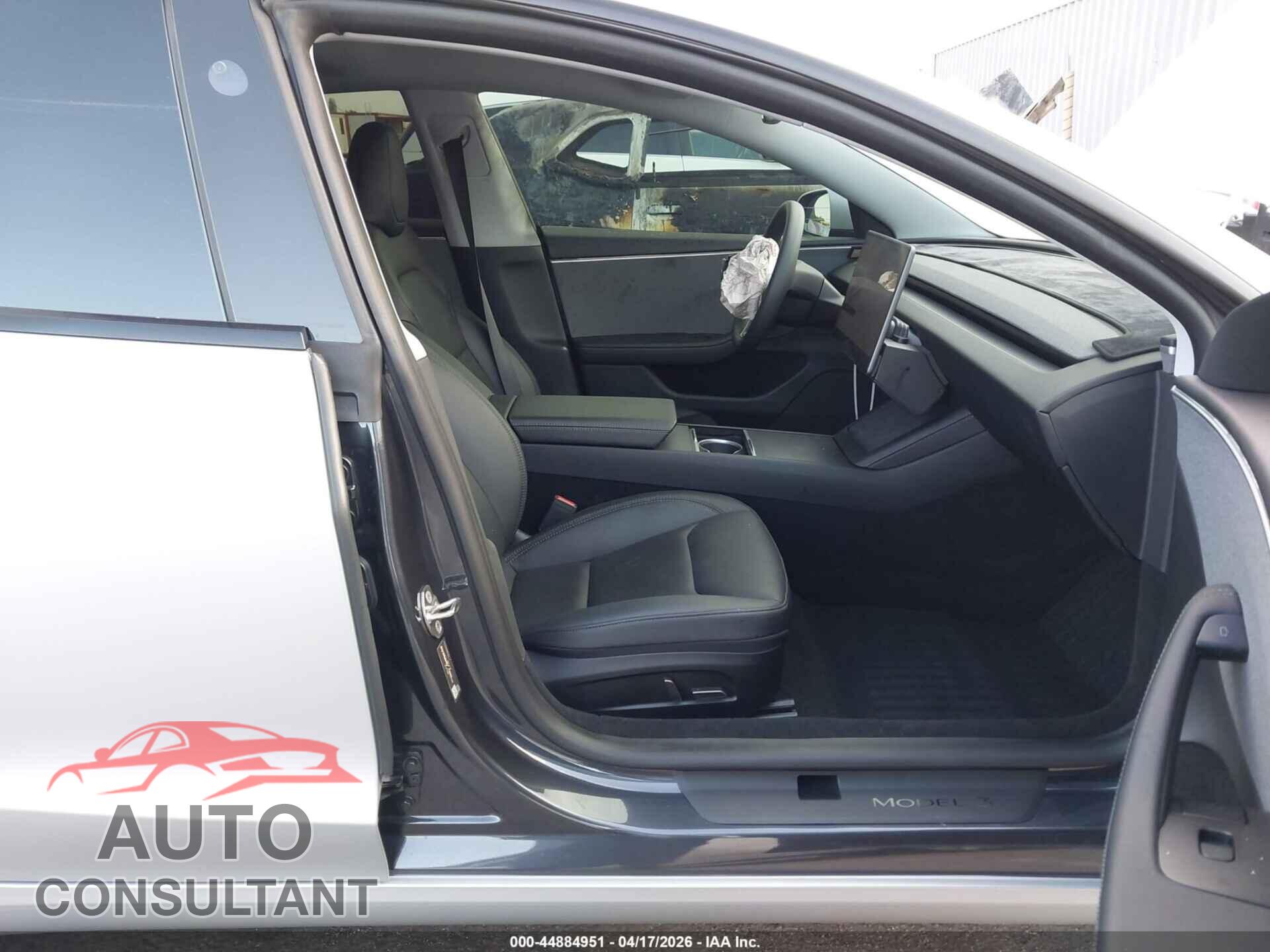 TESLA MODEL 3 2024 - 5YJ3E1EA5RF743323