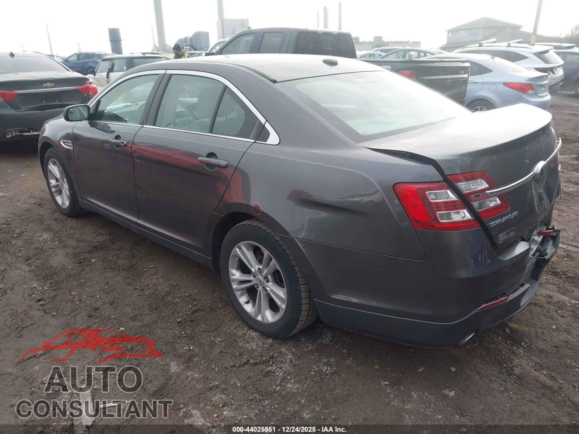 FORD TAURUS 2018 - 1FAHP2D85JG116173