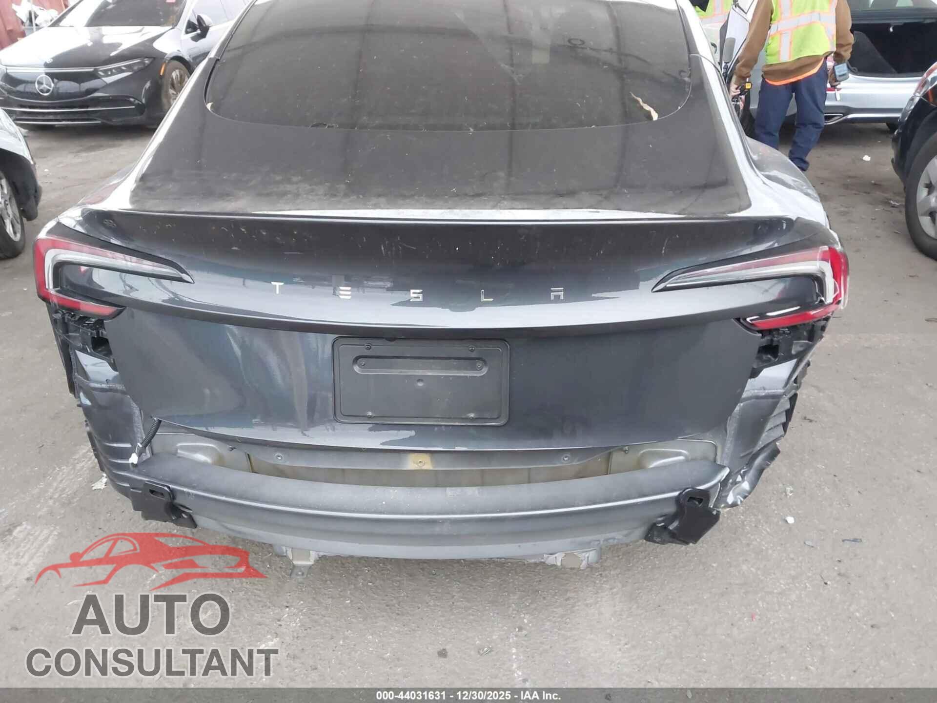 TESLA MODEL 3 2024 - 5YJ3E1EA5RF726005