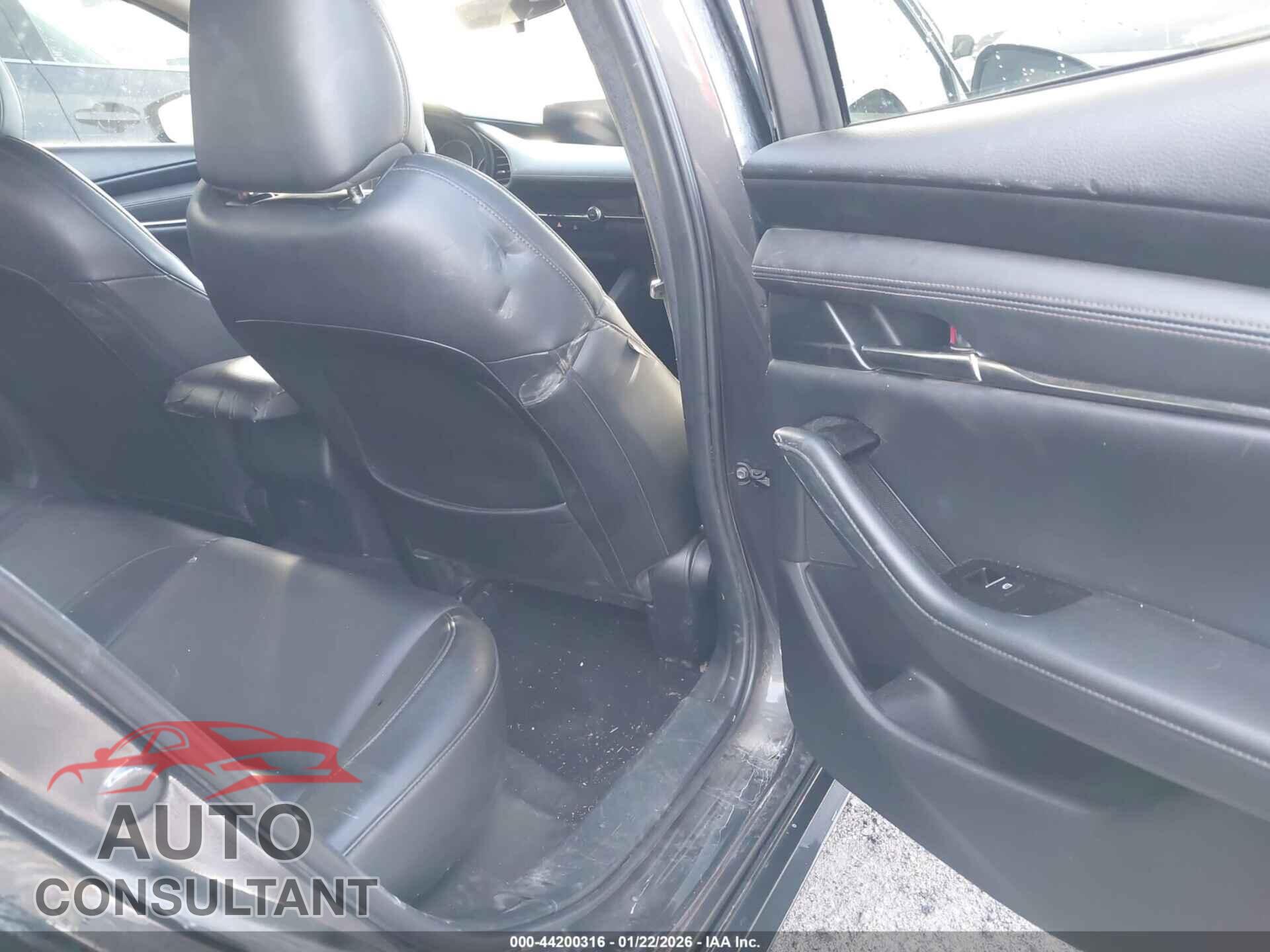 MAZDA MAZDA3 2019 - JM1BPACL9K1107772