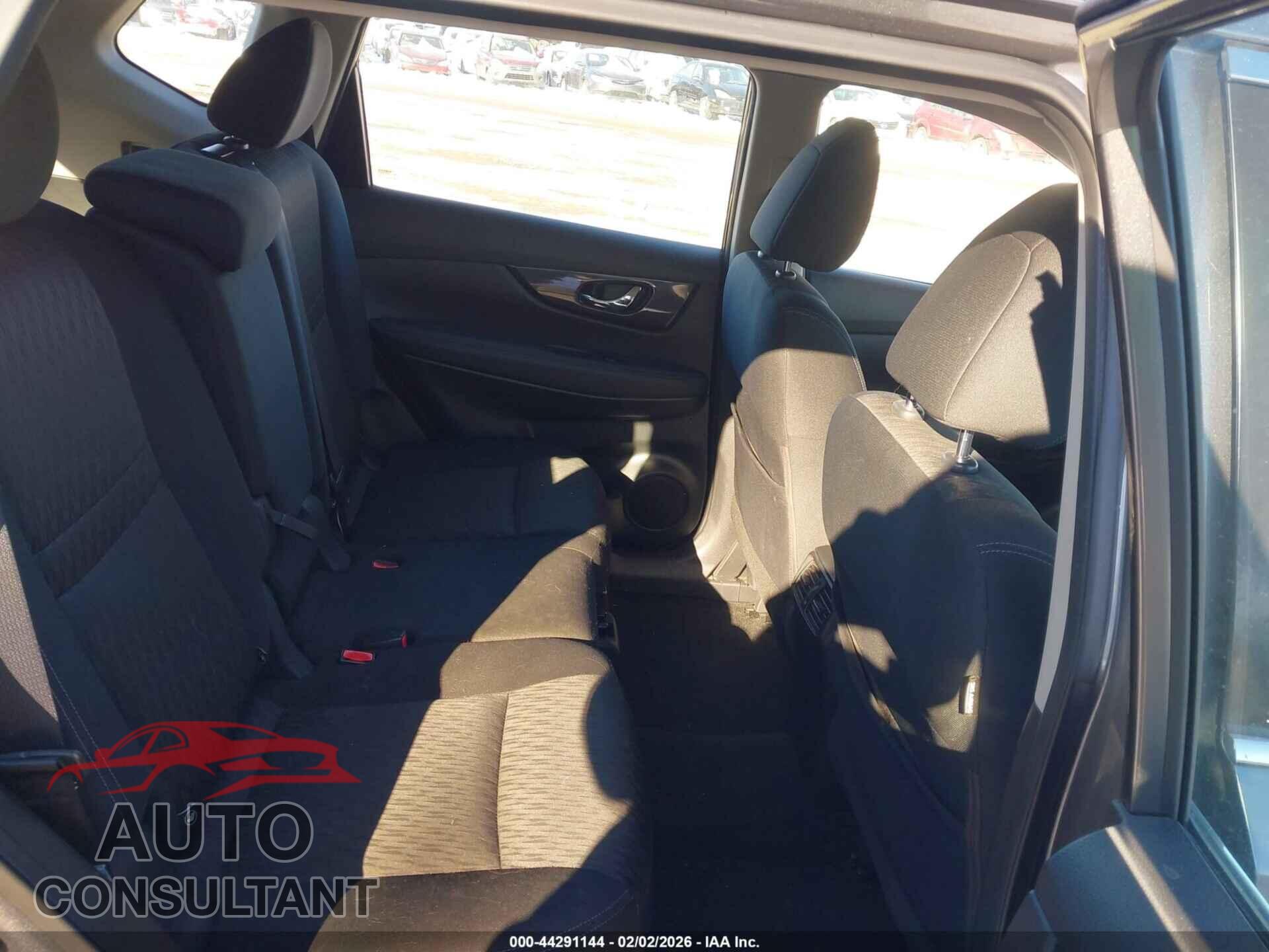 NISSAN ROGUE 2017 - KNMAT2MT1HP585461